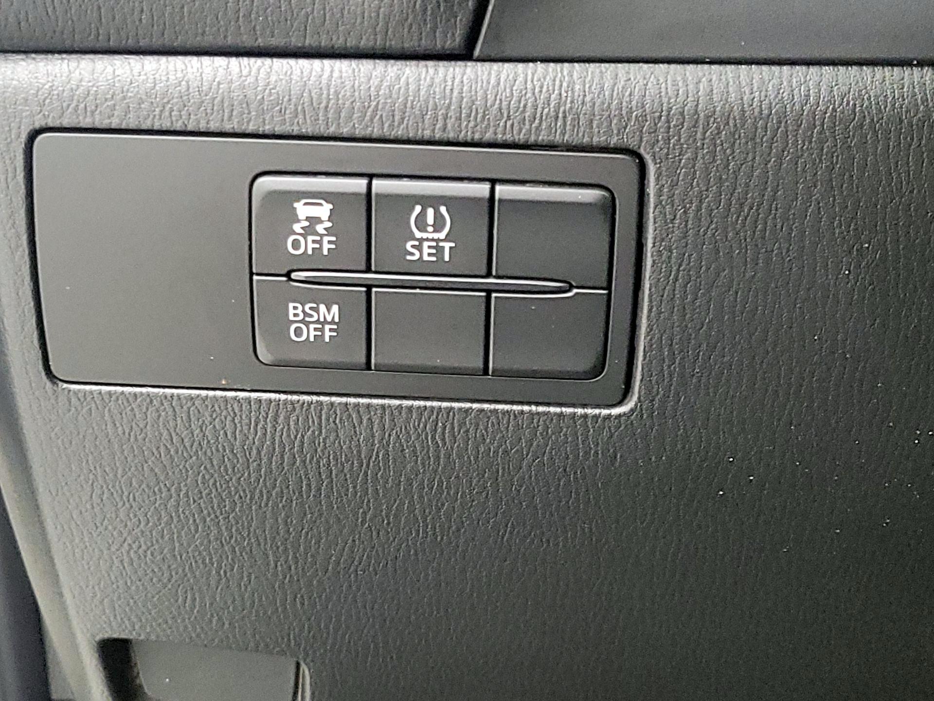 Thumbnail: 2015 Mazda Mazda3 - 13