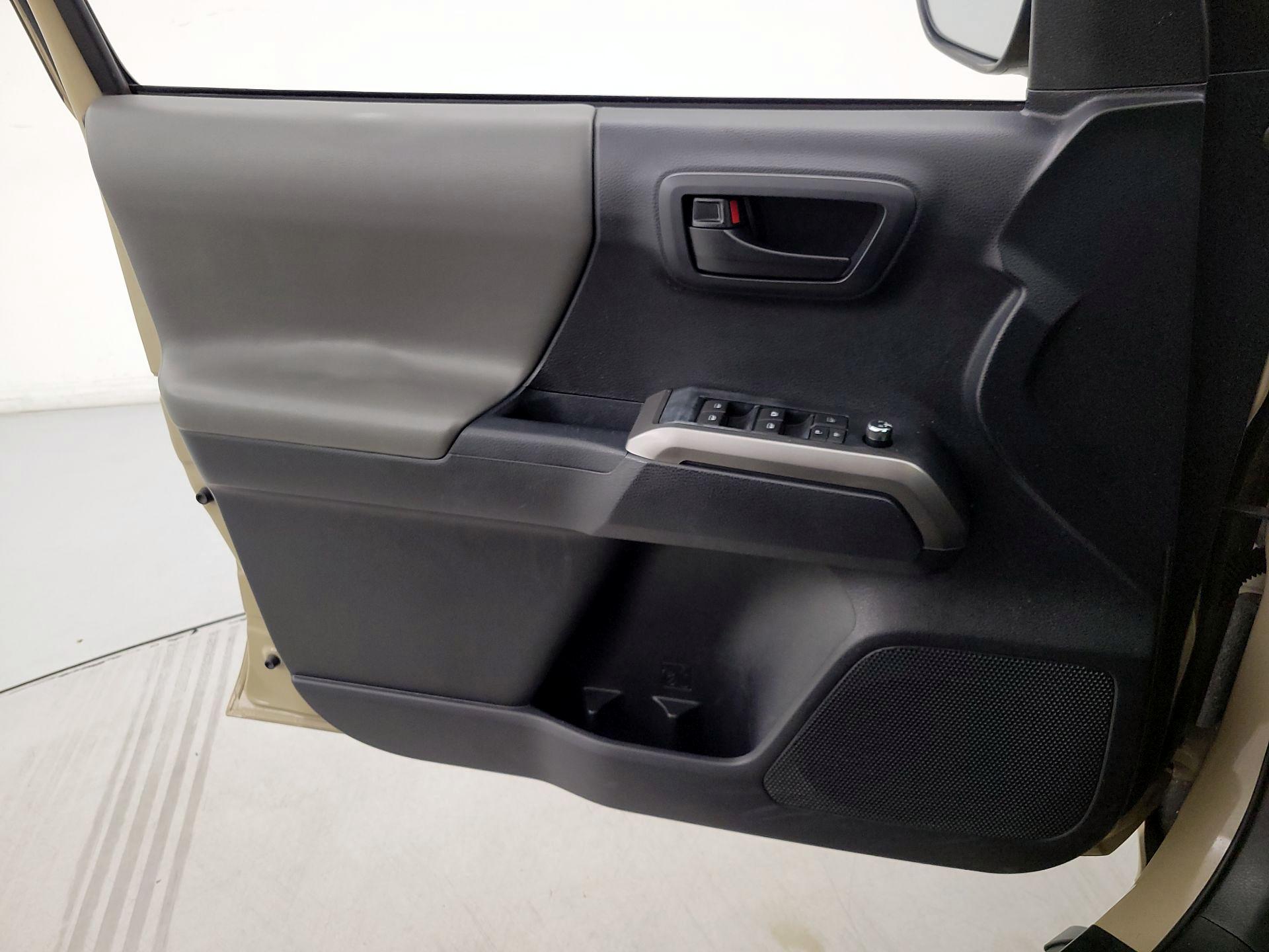 Thumbnail: 2017 Toyota Tacoma - 12