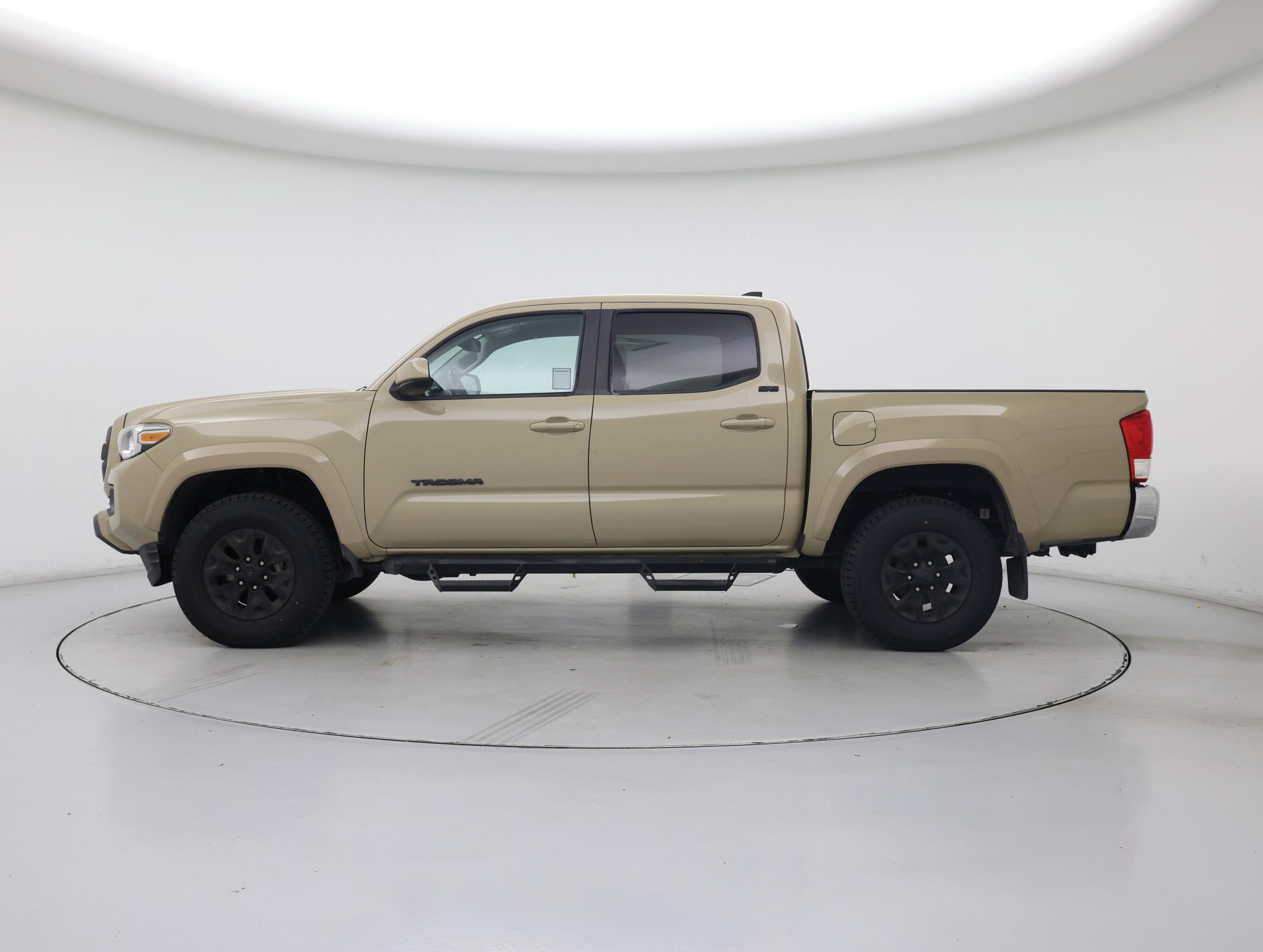 Thumbnail: 2017 Toyota Tacoma - 3