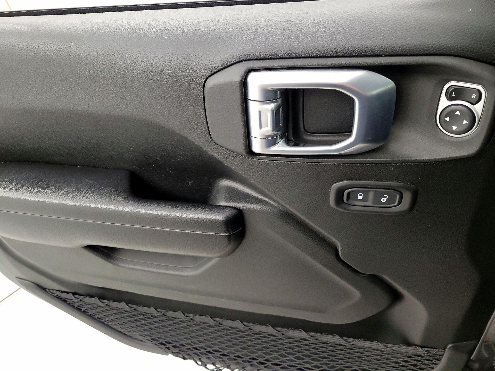 Thumbnail: 2021 Jeep Gladiator - 12