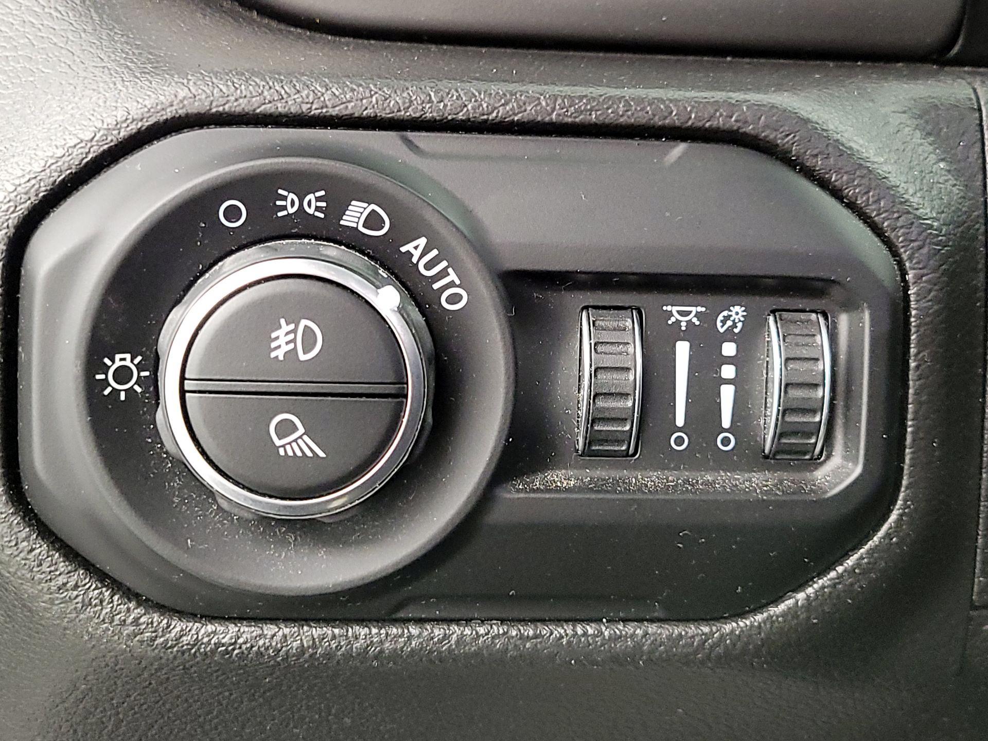 Thumbnail: 2021 Jeep Gladiator - 13