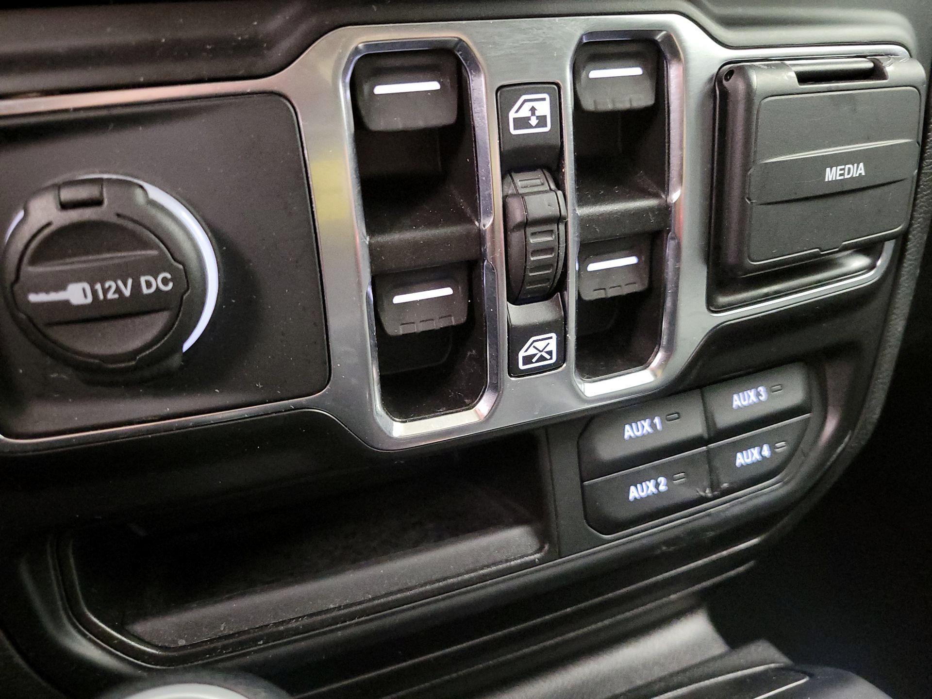 Thumbnail: 2021 Jeep Gladiator - 18