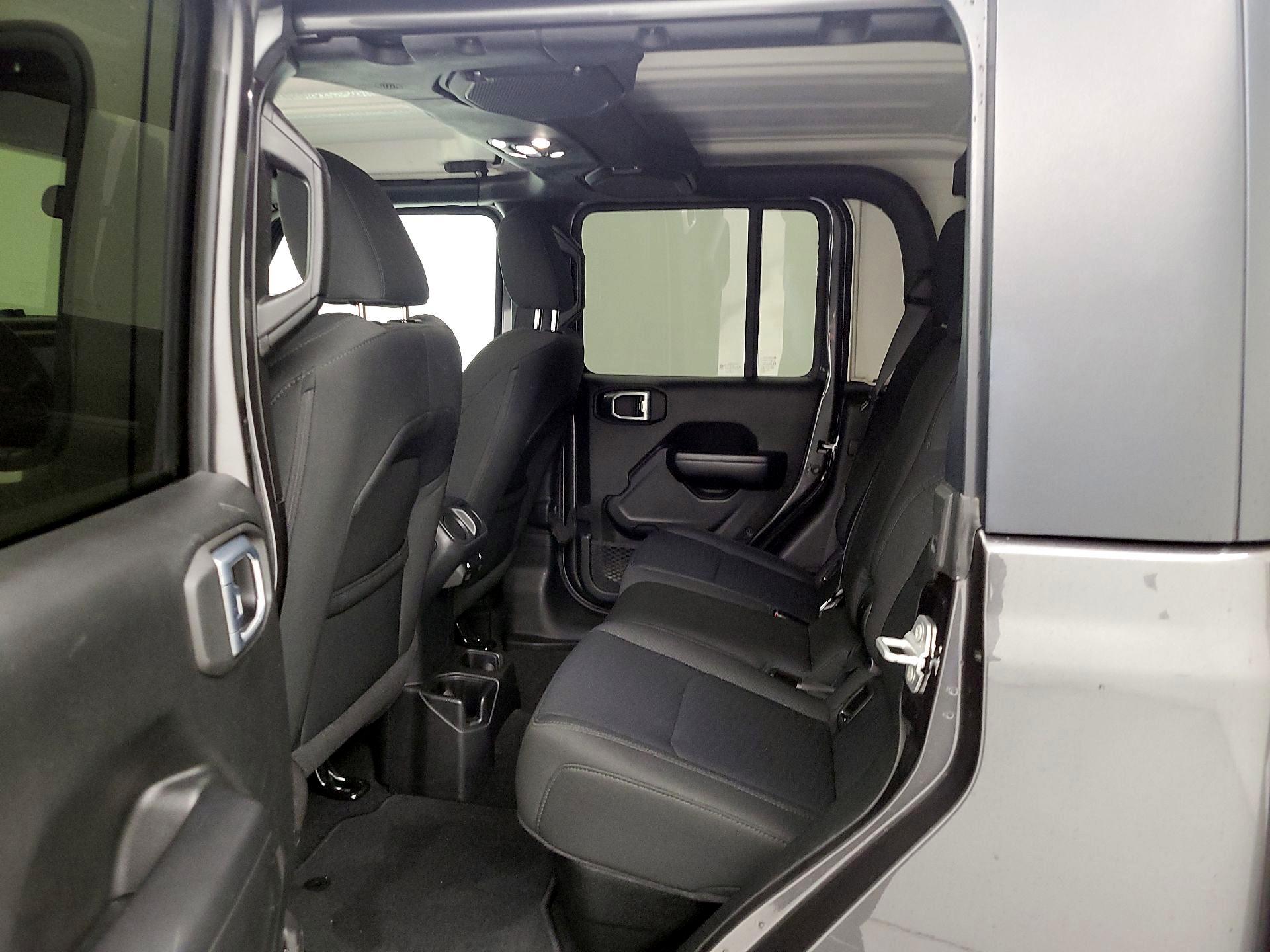 Thumbnail: 2021 Jeep Gladiator - 19