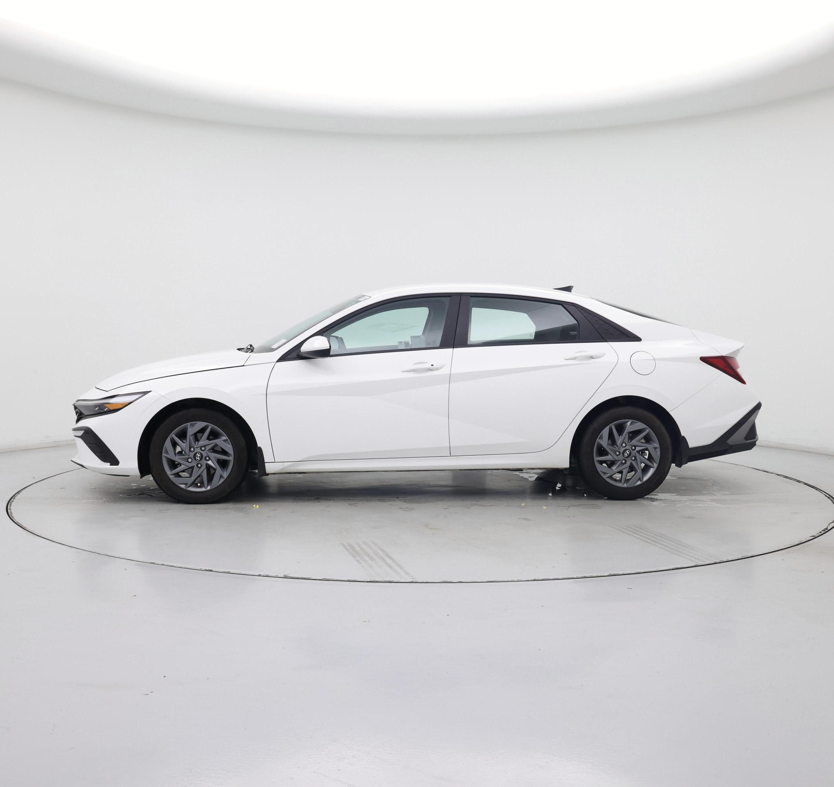 Thumbnail: 2024 Hyundai Elantra - 3