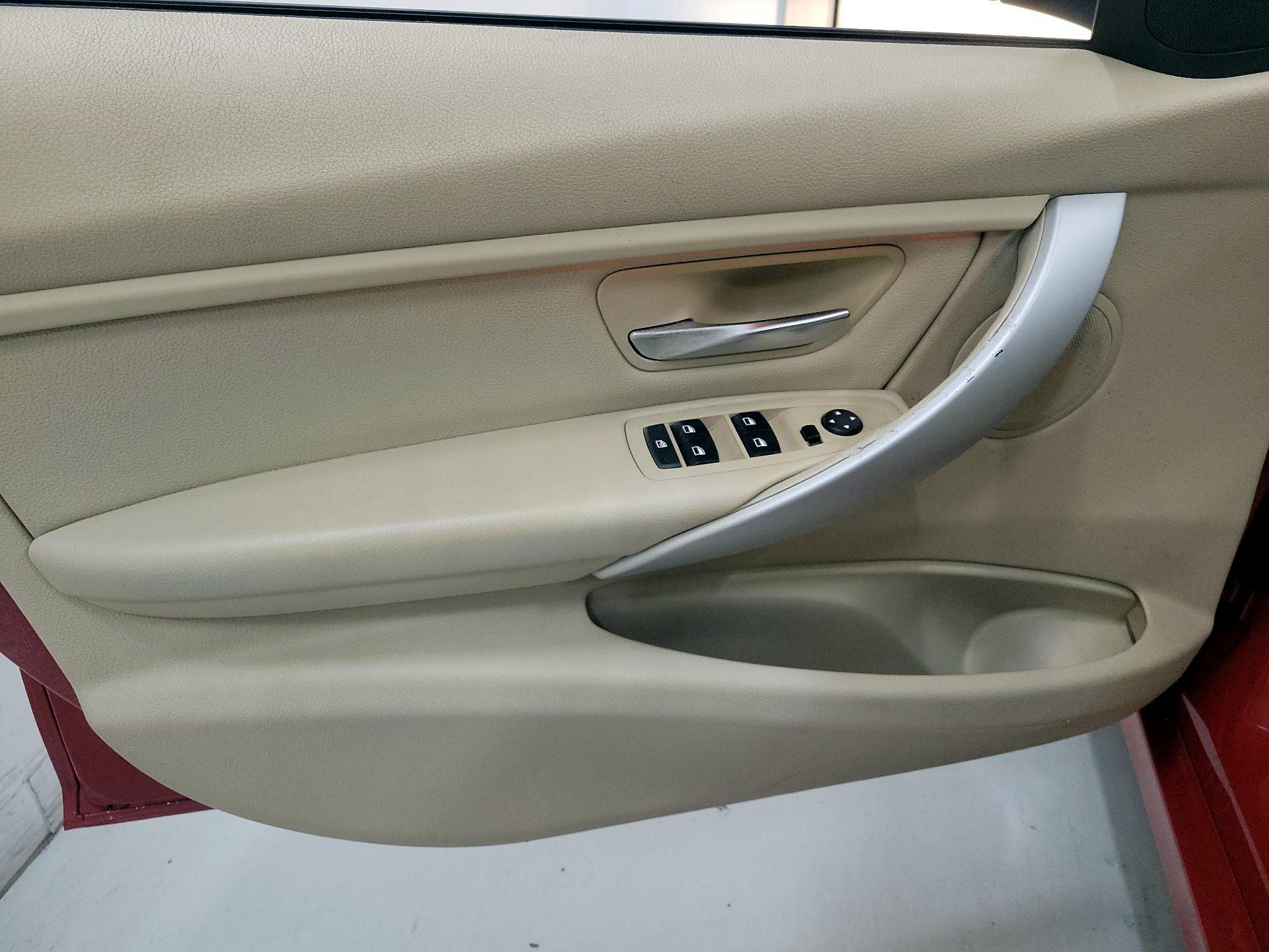 Thumbnail: 2015 BMW 3 Series - 12