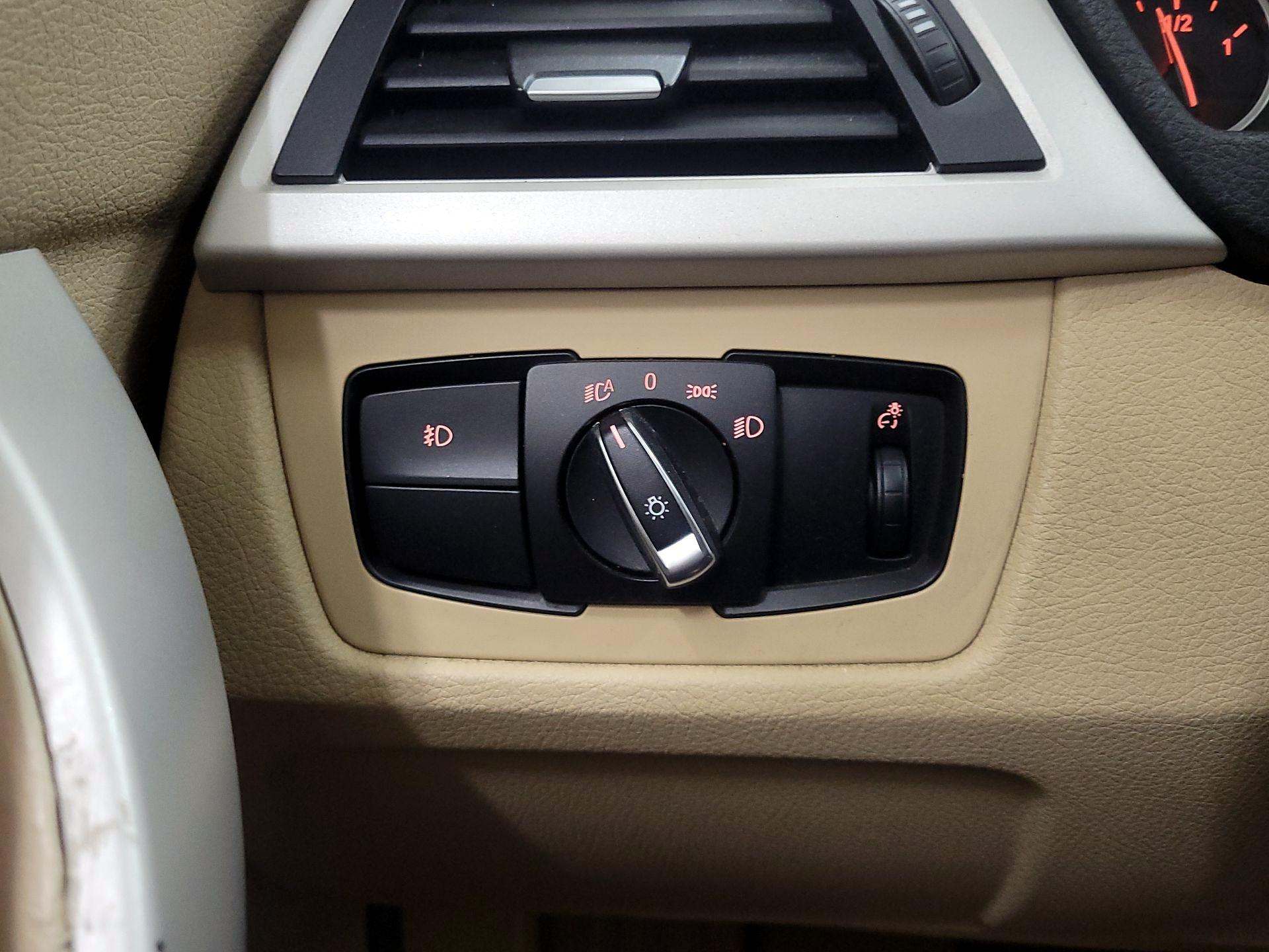 Thumbnail: 2015 BMW 3 Series - 13