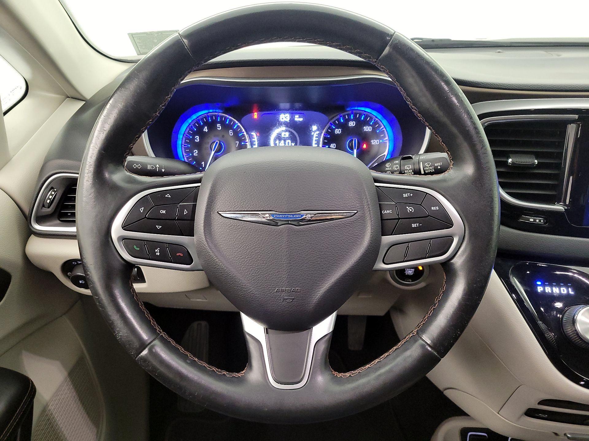 Thumbnail: 2017 Chrysler Pacifica - 10