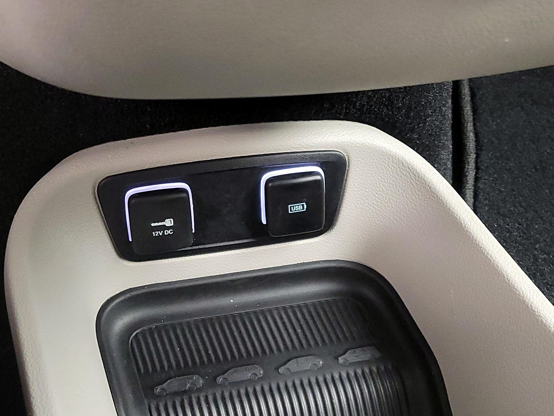 Thumbnail: 2017 Chrysler Pacifica - 19