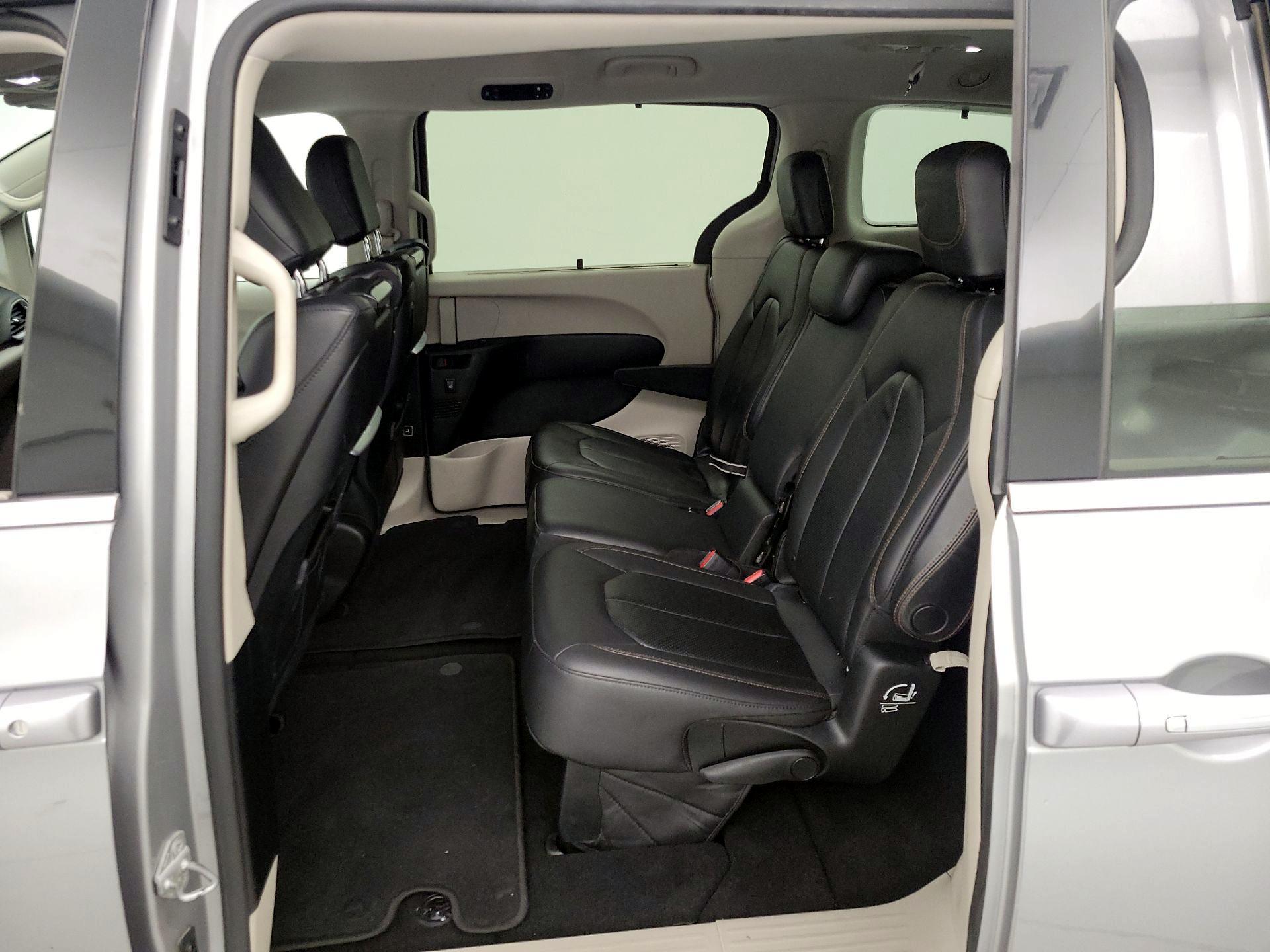 Thumbnail: 2017 Chrysler Pacifica - 20