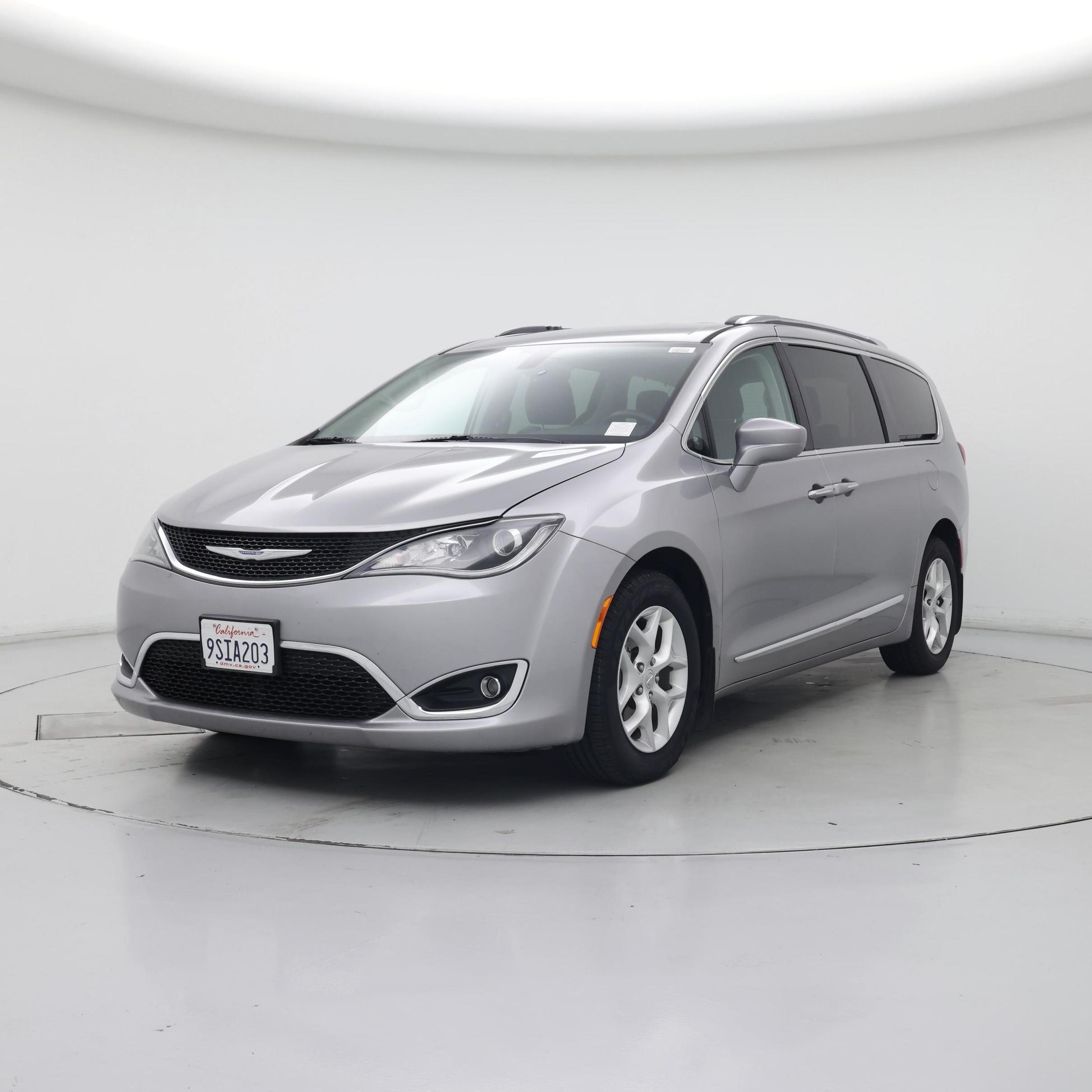 Thumbnail: 2017 Chrysler Pacifica - 4