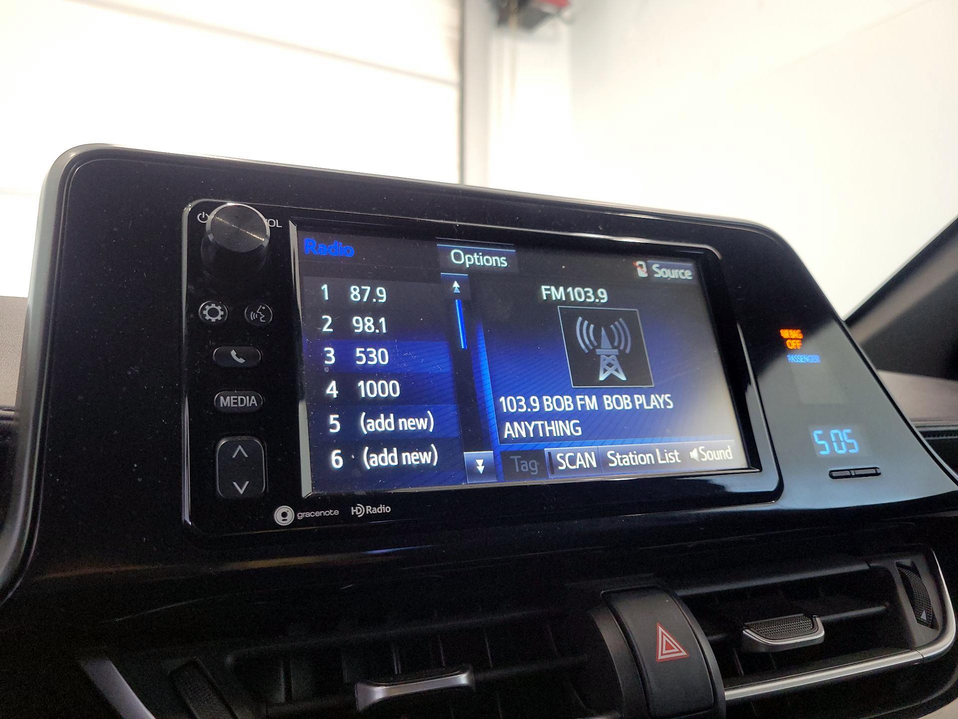 Thumbnail: 2018 Toyota C-HR - 14