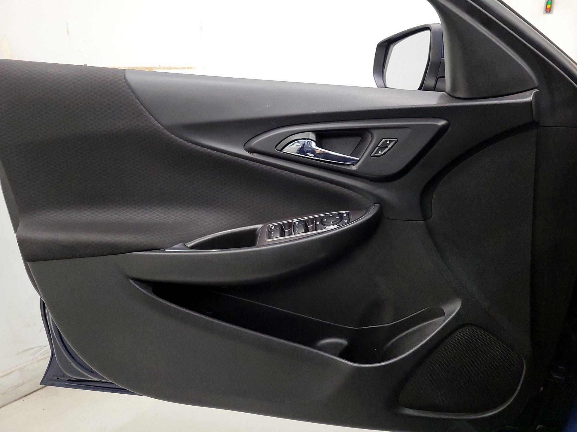 Thumbnail: 2020 Chevrolet Malibu - 12