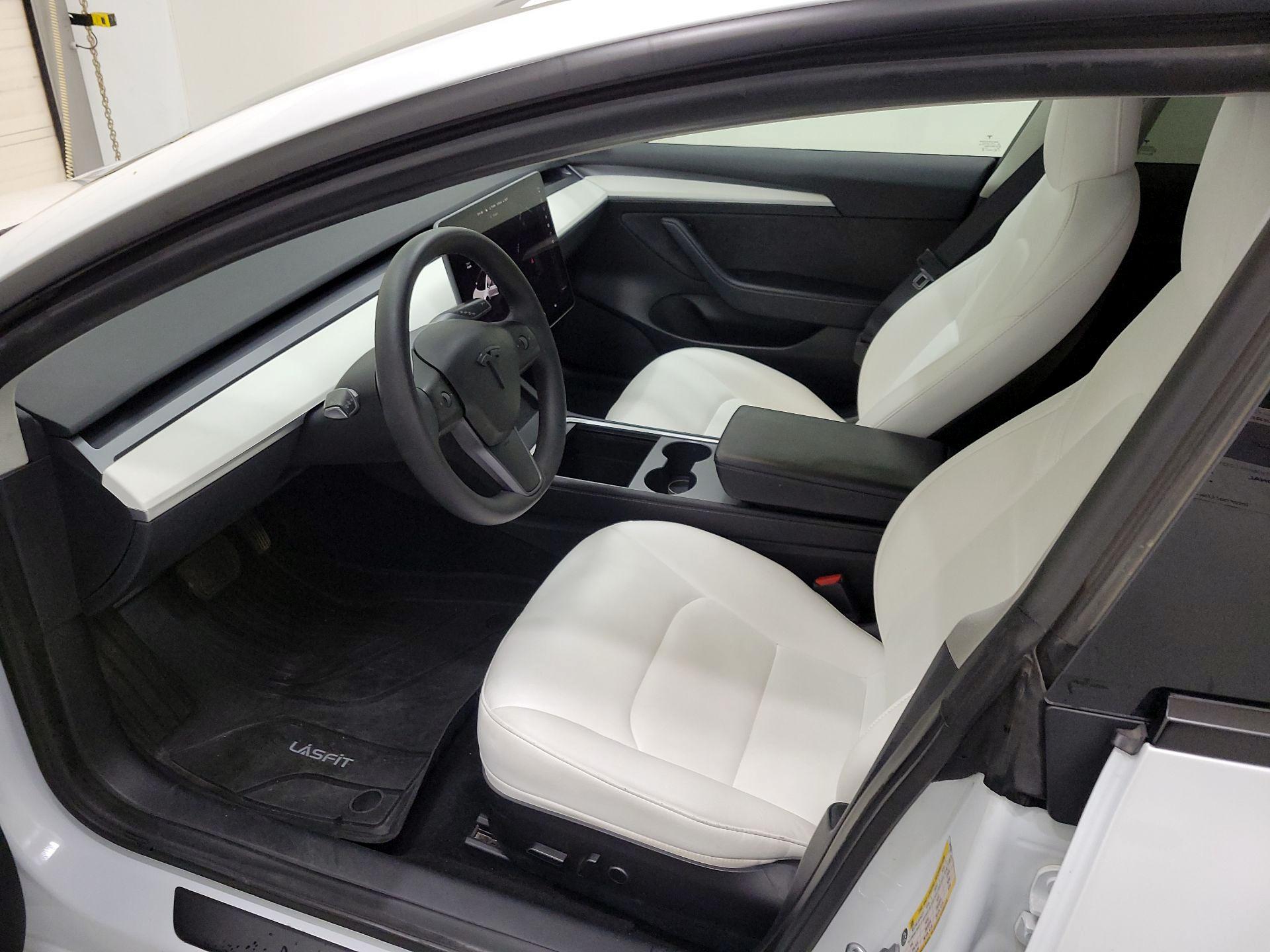 Thumbnail: 2022 Tesla Model 3 - 11