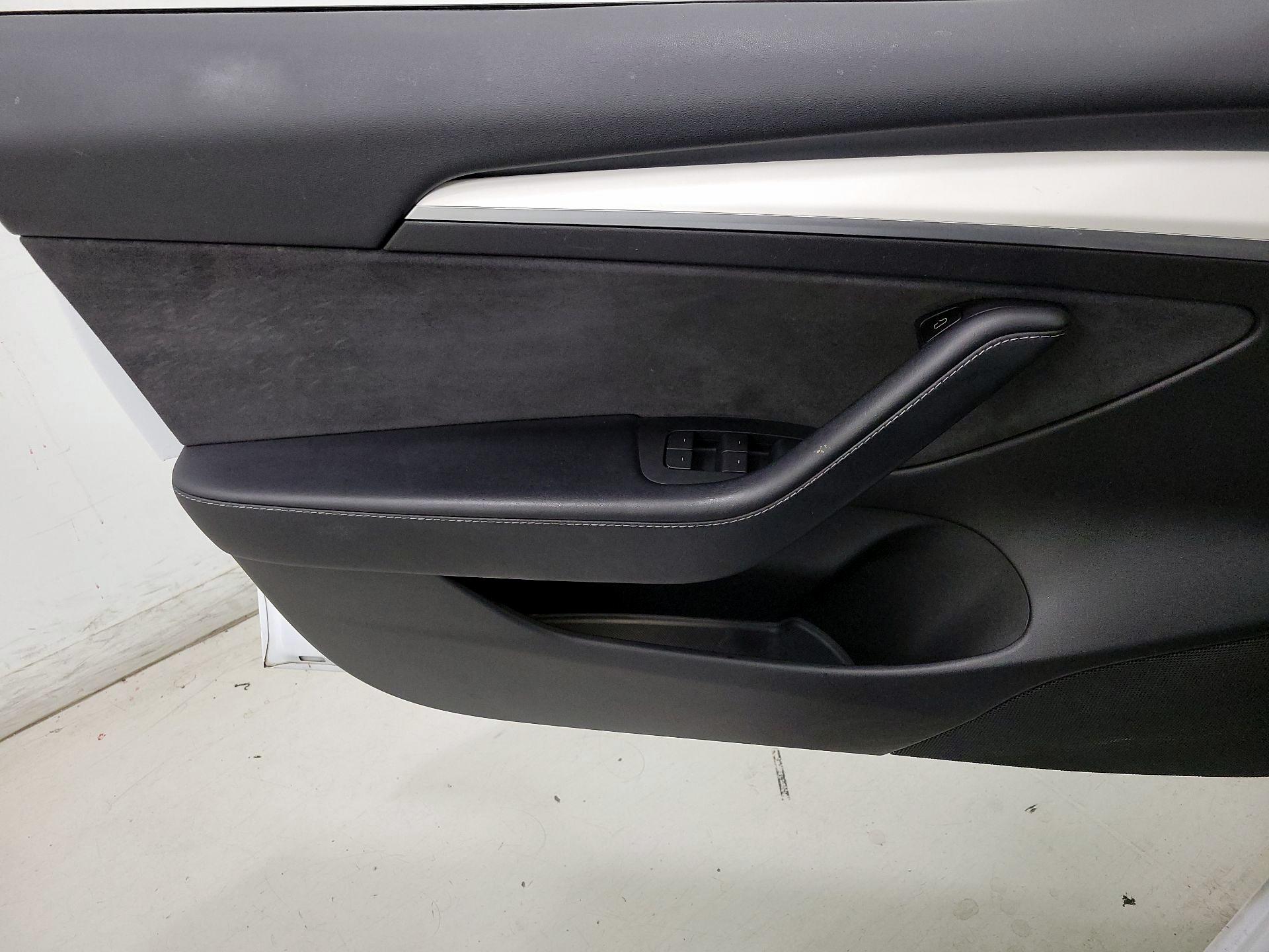 Thumbnail: 2022 Tesla Model 3 - 12