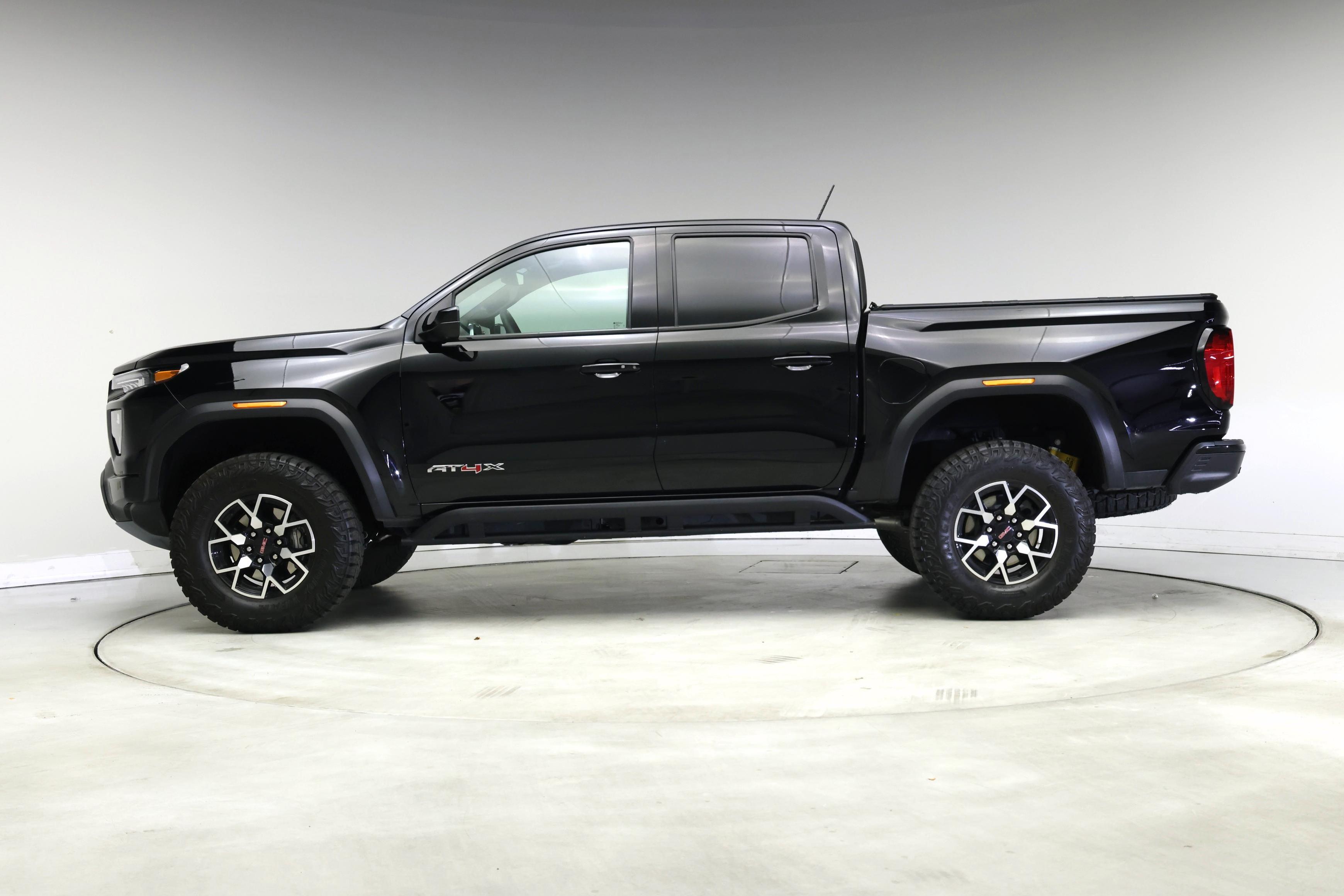 Thumbnail: 2024 GMC Canyon - 3