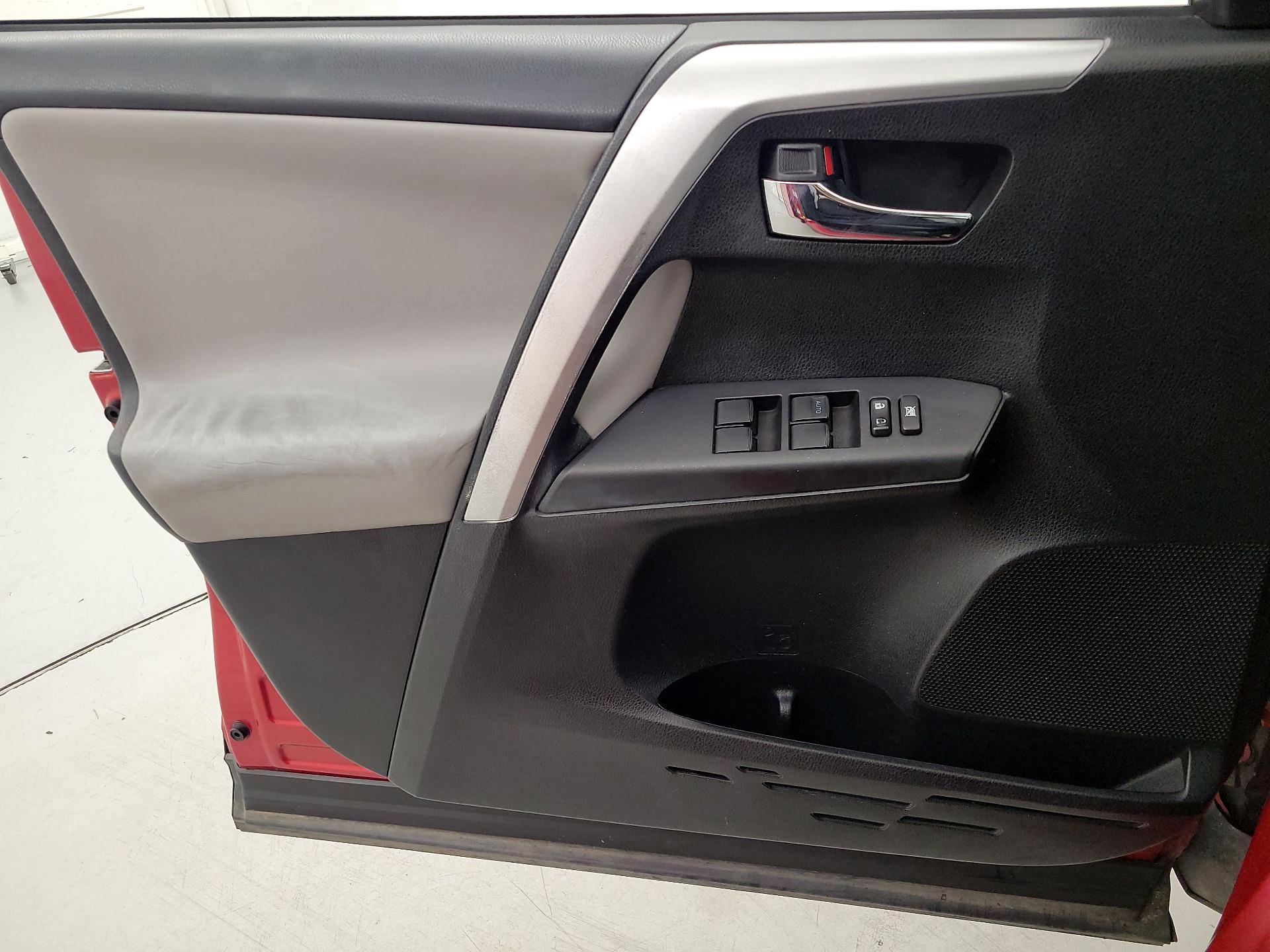 Thumbnail: 2016 Toyota RAV4 - 12