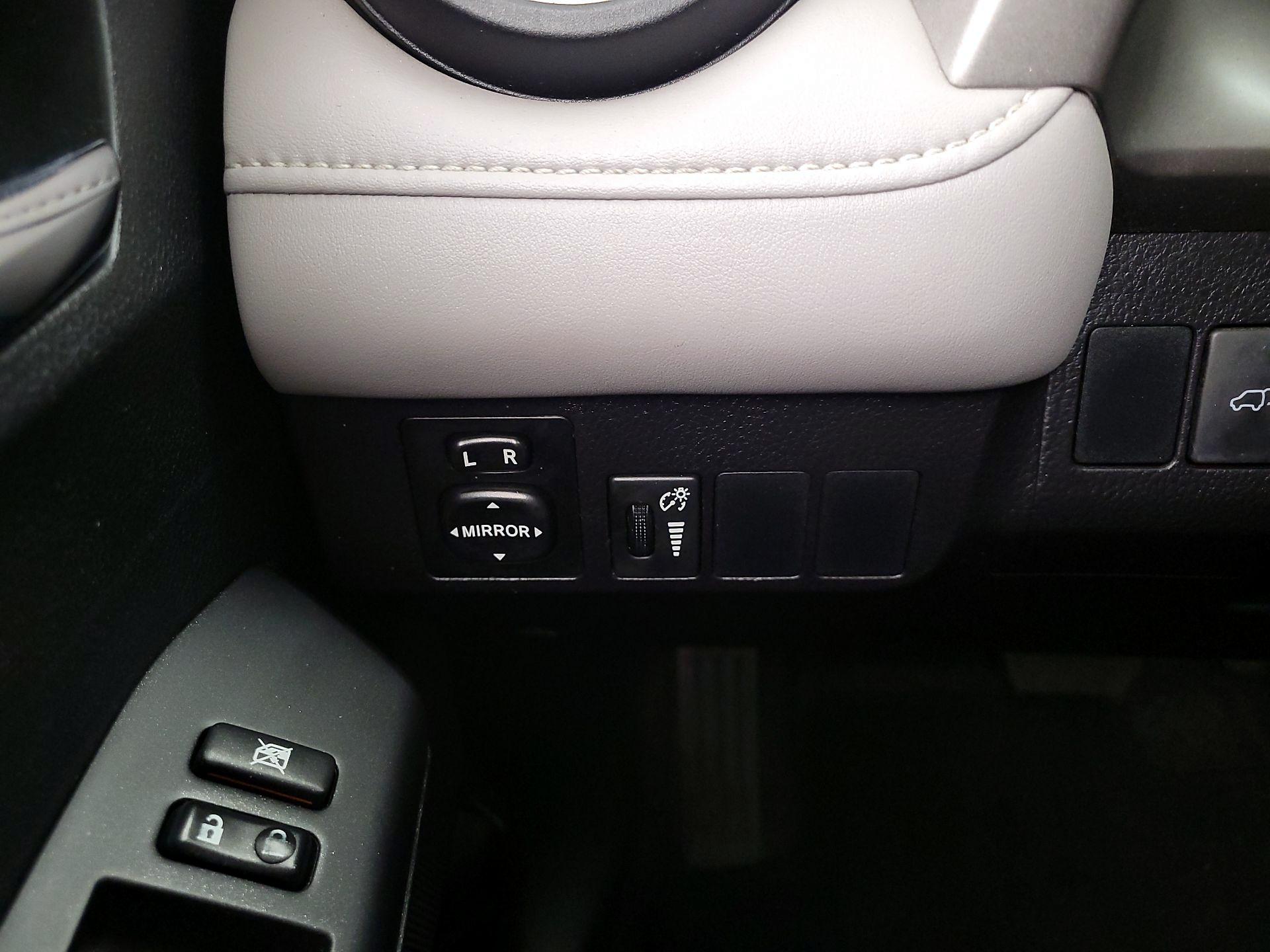 Thumbnail: 2016 Toyota RAV4 - 13