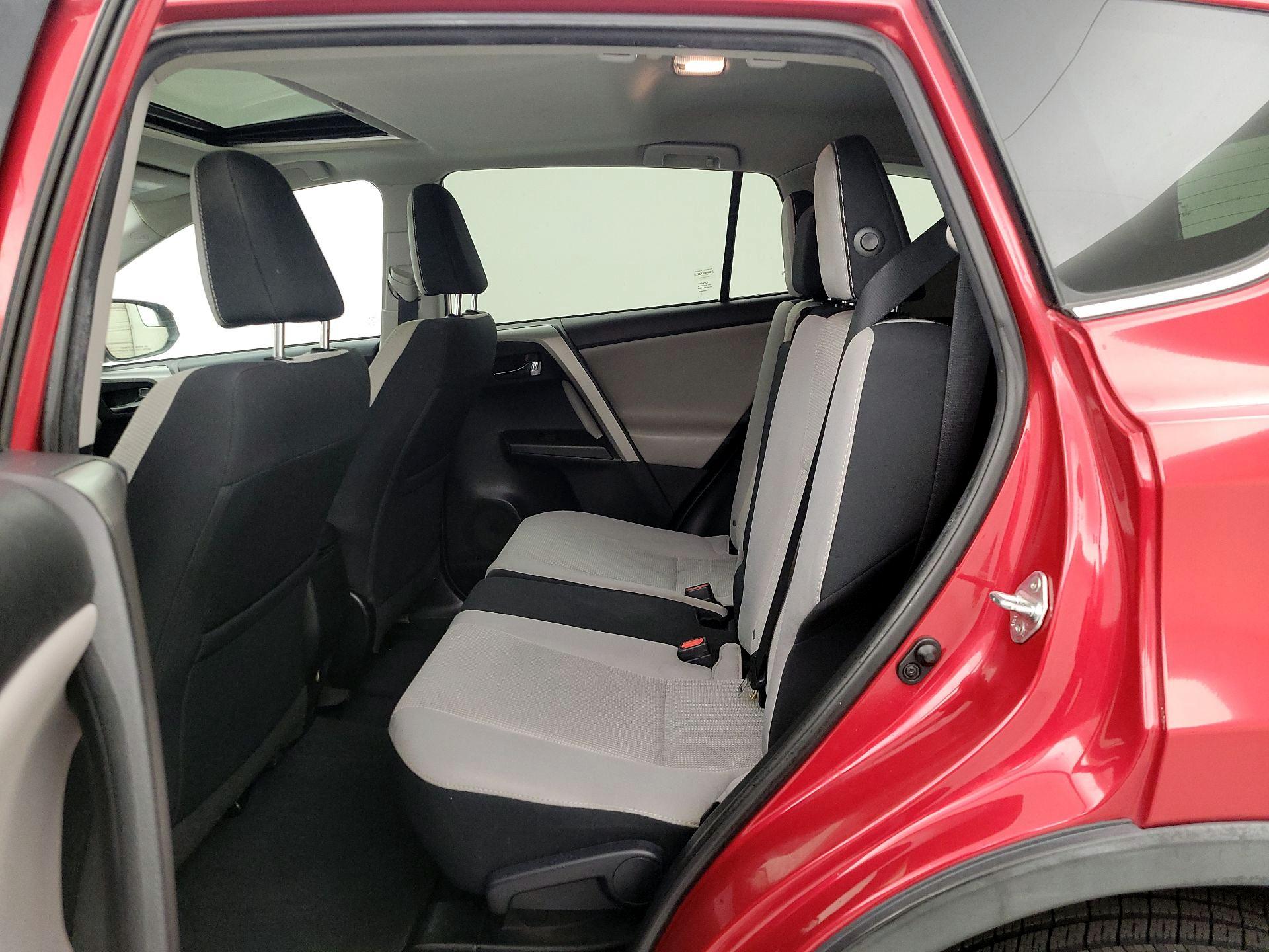 Thumbnail: 2016 Toyota RAV4 - 19