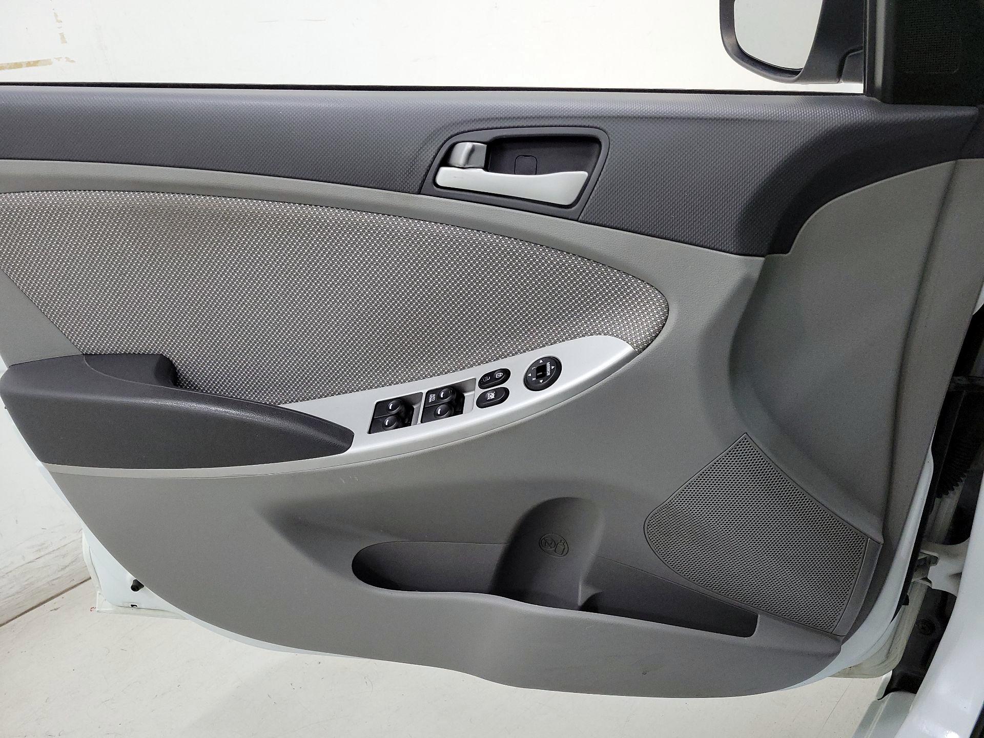 Thumbnail: 2014 Hyundai Accent - 12