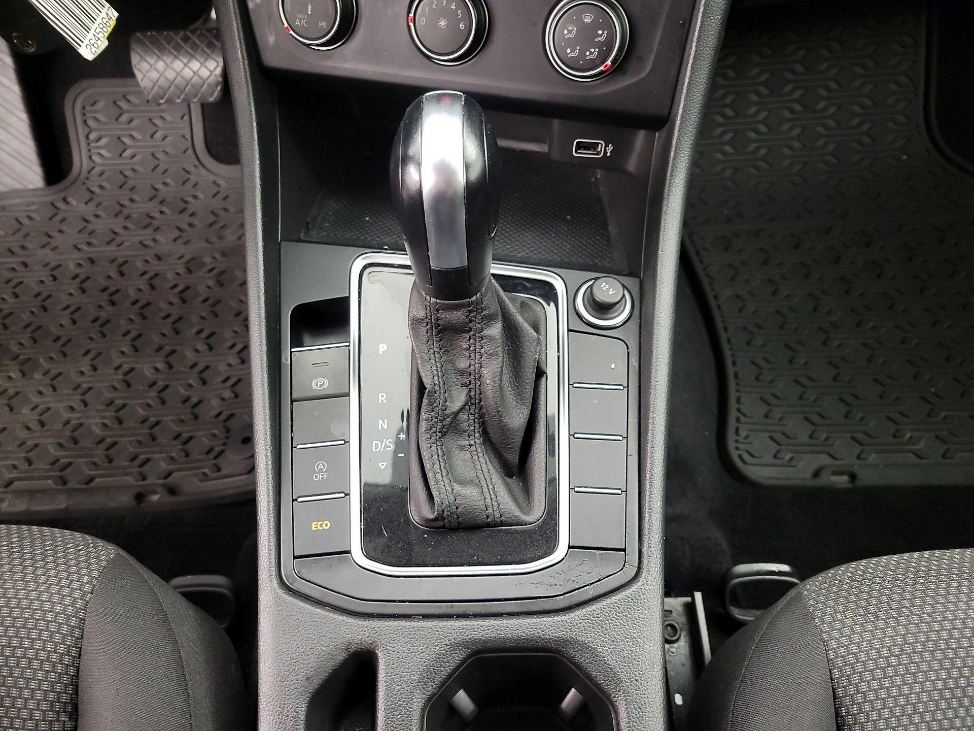 Thumbnail: 2019 Volkswagen Jetta - 17