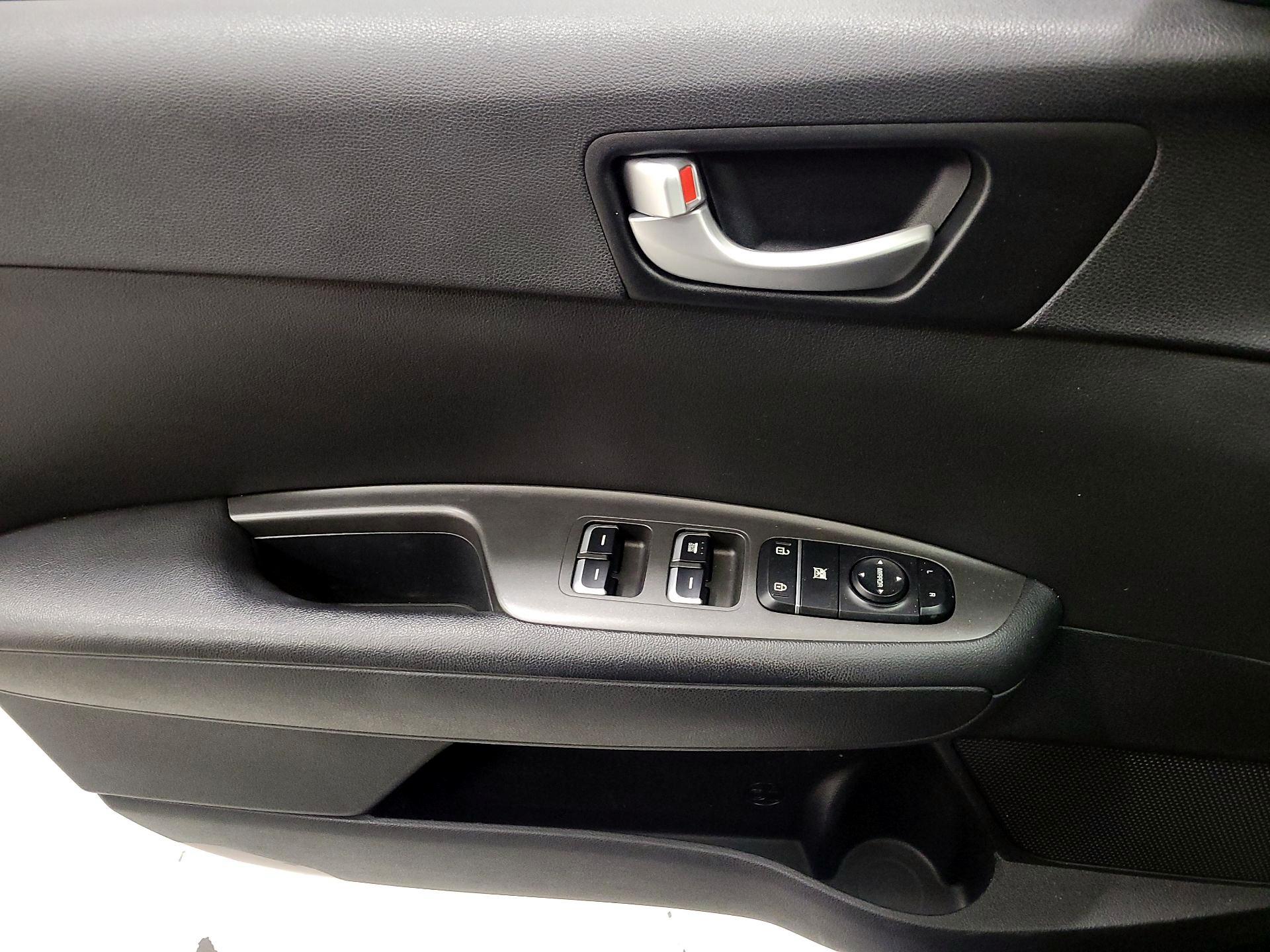 Thumbnail: 2016 Kia Optima - 12