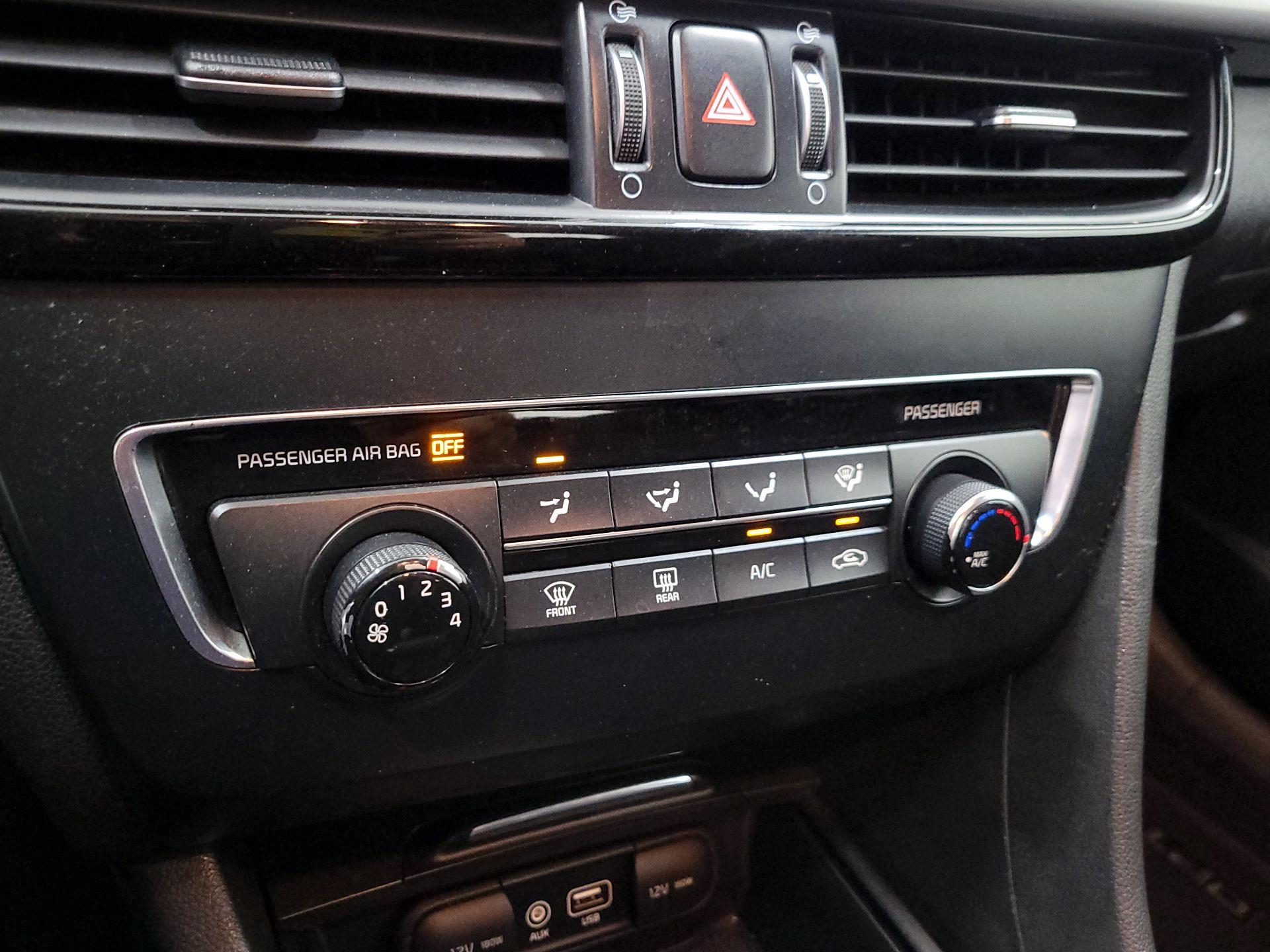 Thumbnail: 2016 Kia Optima - 16