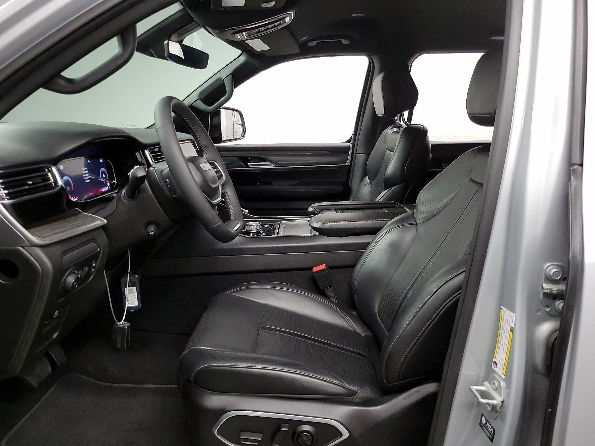 Thumbnail: 2023 Jeep Wagoneer - 11