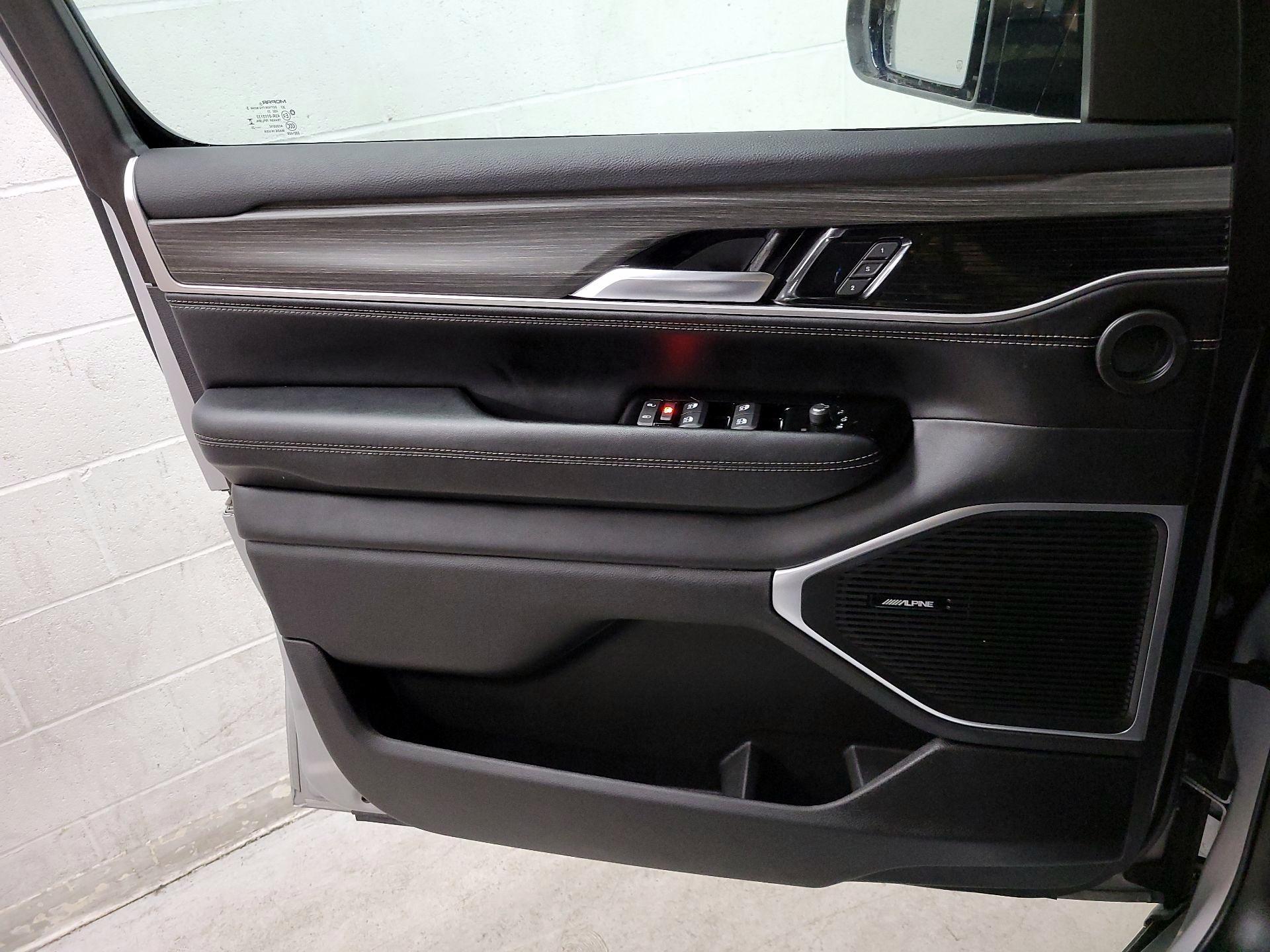 Thumbnail: 2023 Jeep Wagoneer - 12