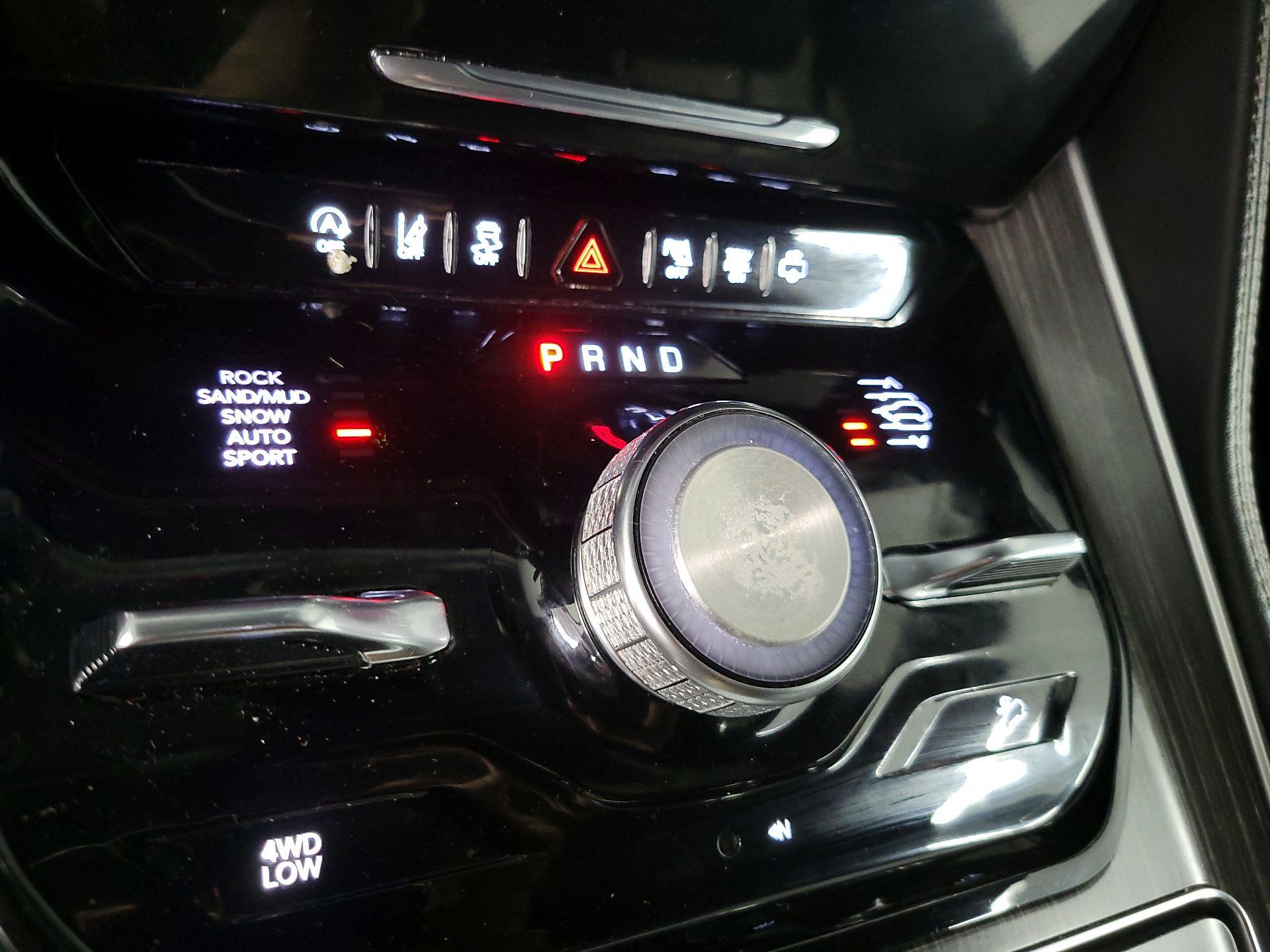 Thumbnail: 2023 Jeep Wagoneer - 16