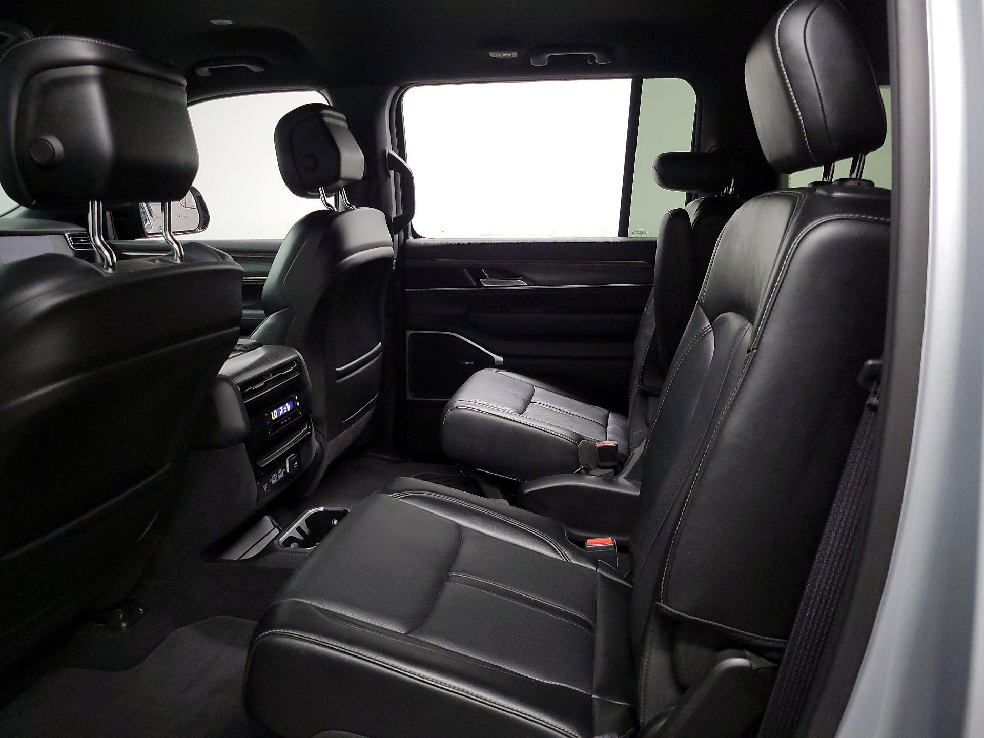 Thumbnail: 2023 Jeep Wagoneer - 17