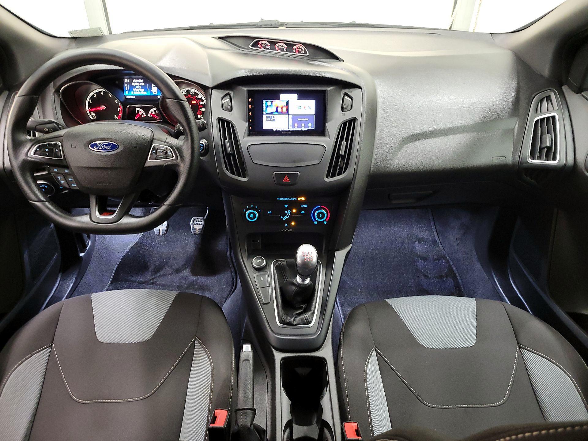 Thumbnail: 2015 Ford Focus - 9