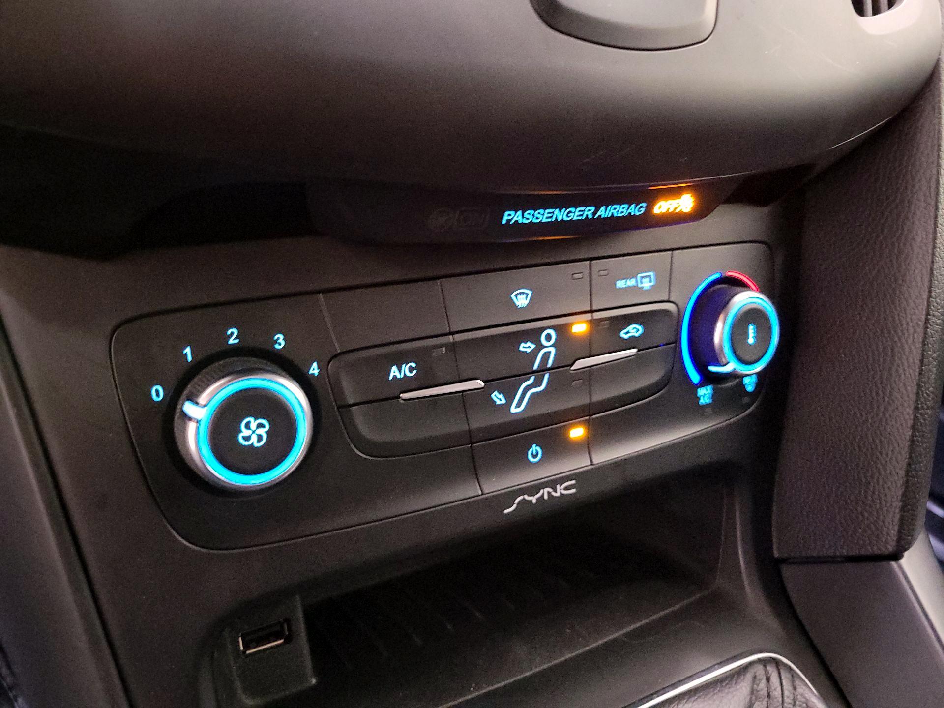 Thumbnail: 2015 Ford Focus - 16