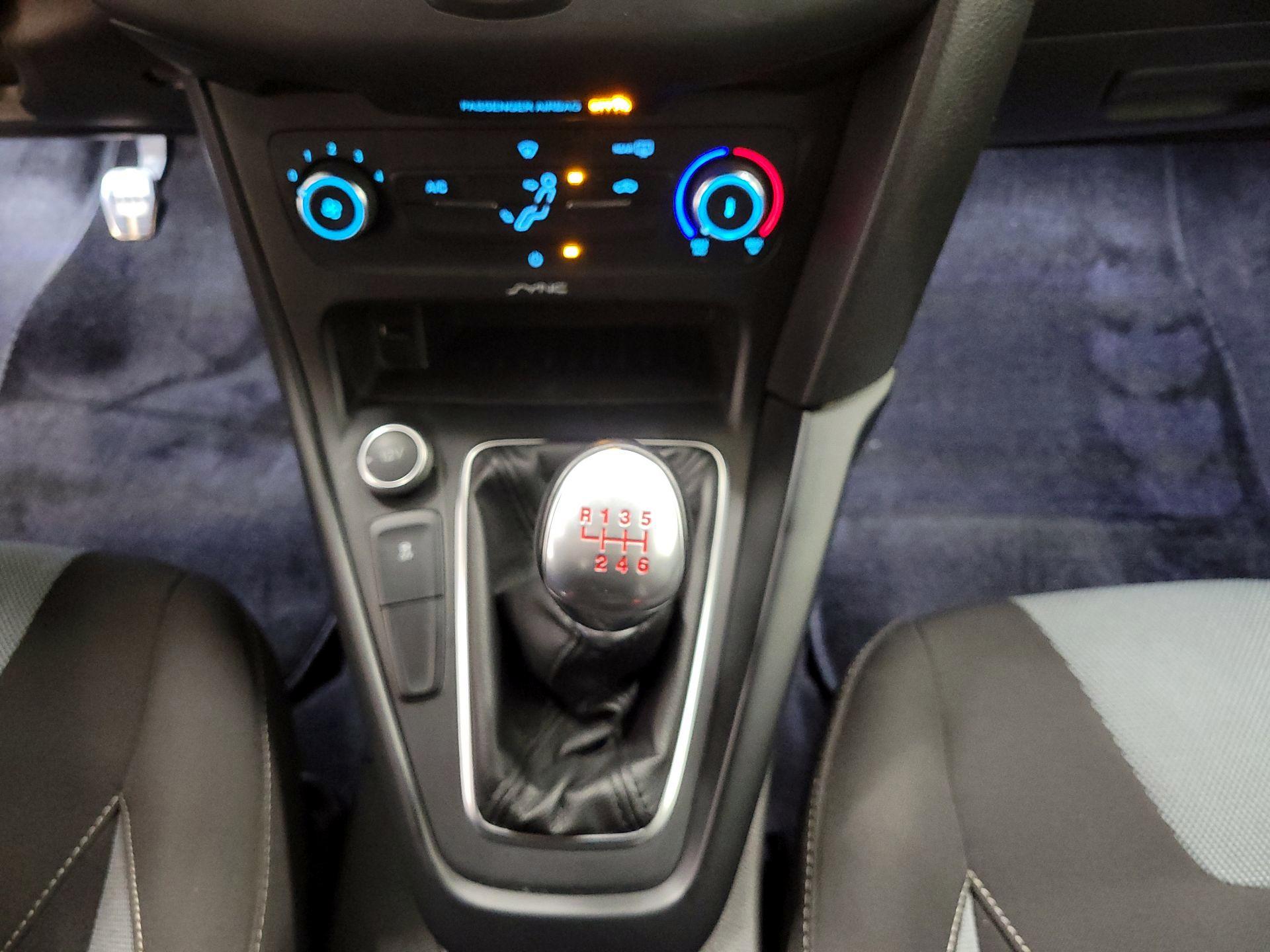 Thumbnail: 2015 Ford Focus - 17