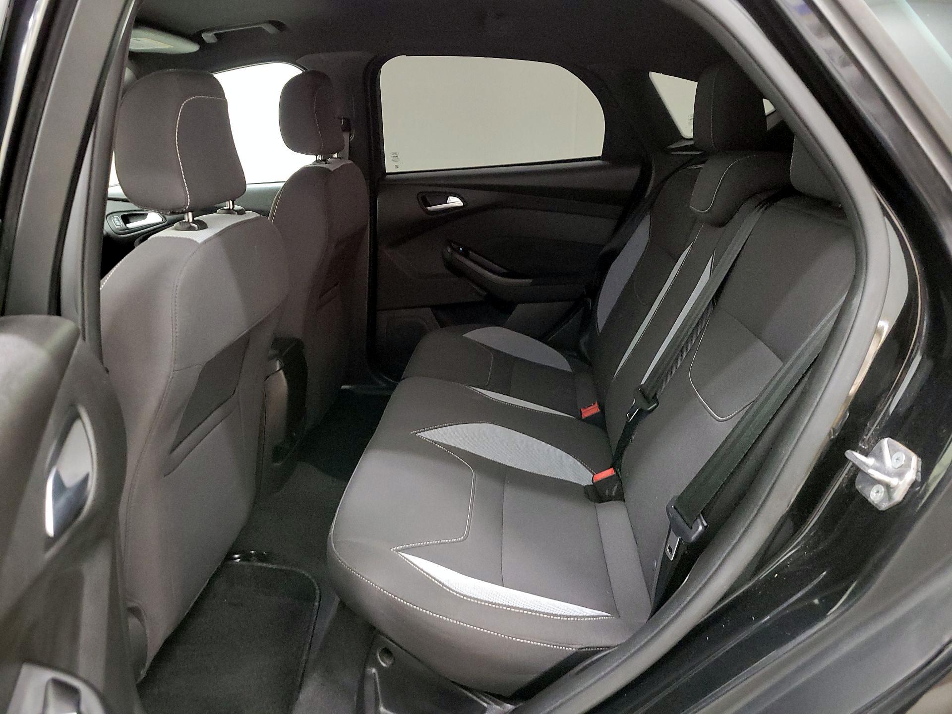 Thumbnail: 2015 Ford Focus - 19