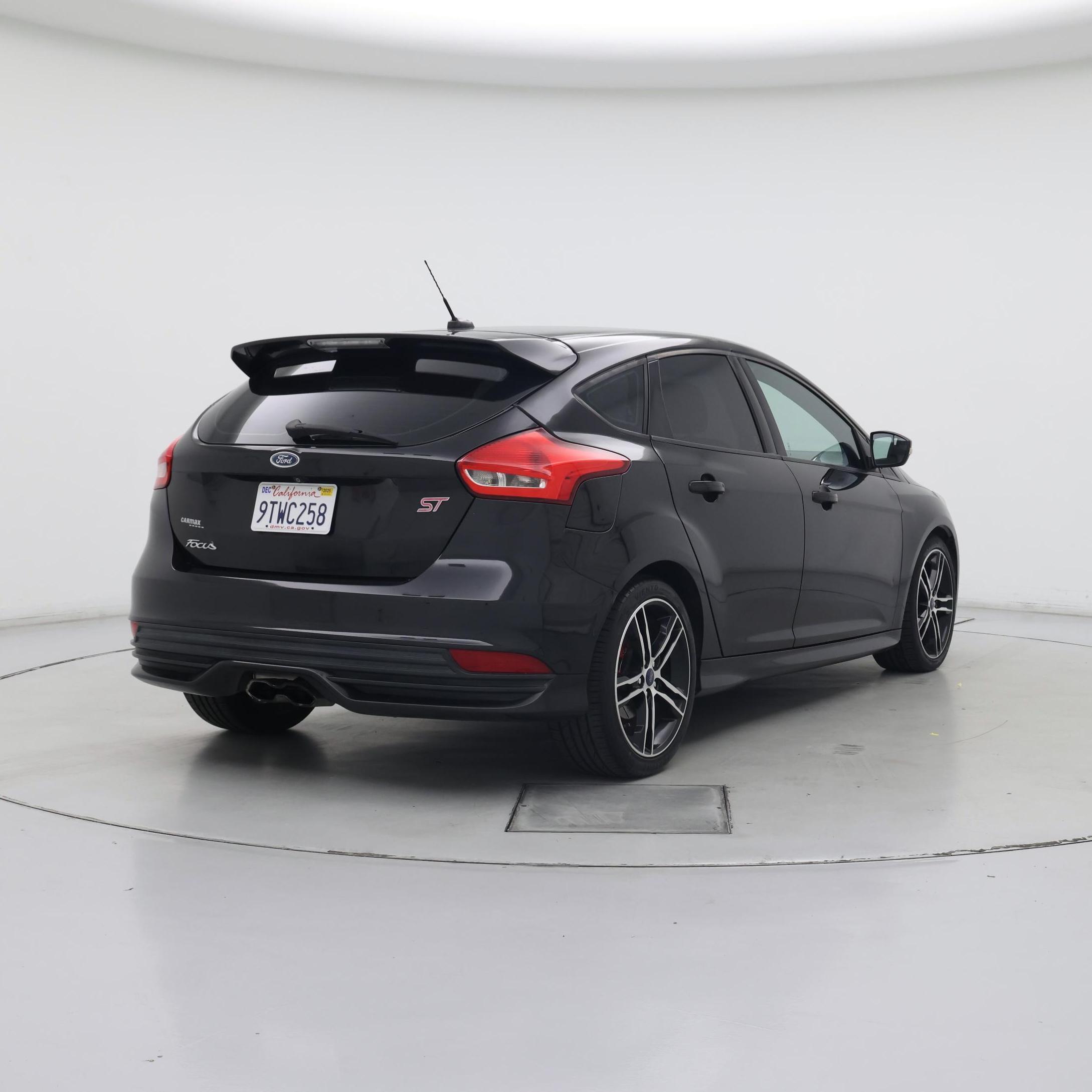 Thumbnail: 2015 Ford Focus - 8