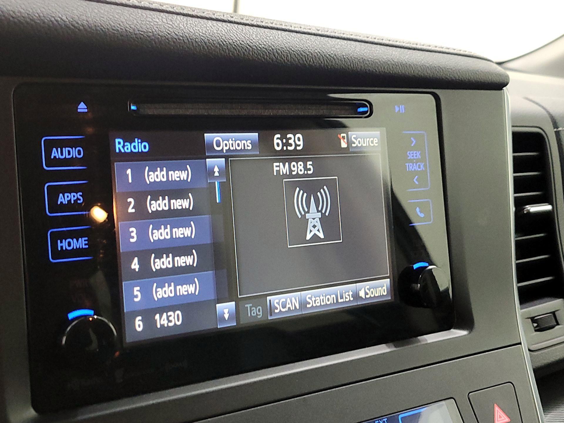 Thumbnail: 2017 Toyota Sienna - 15