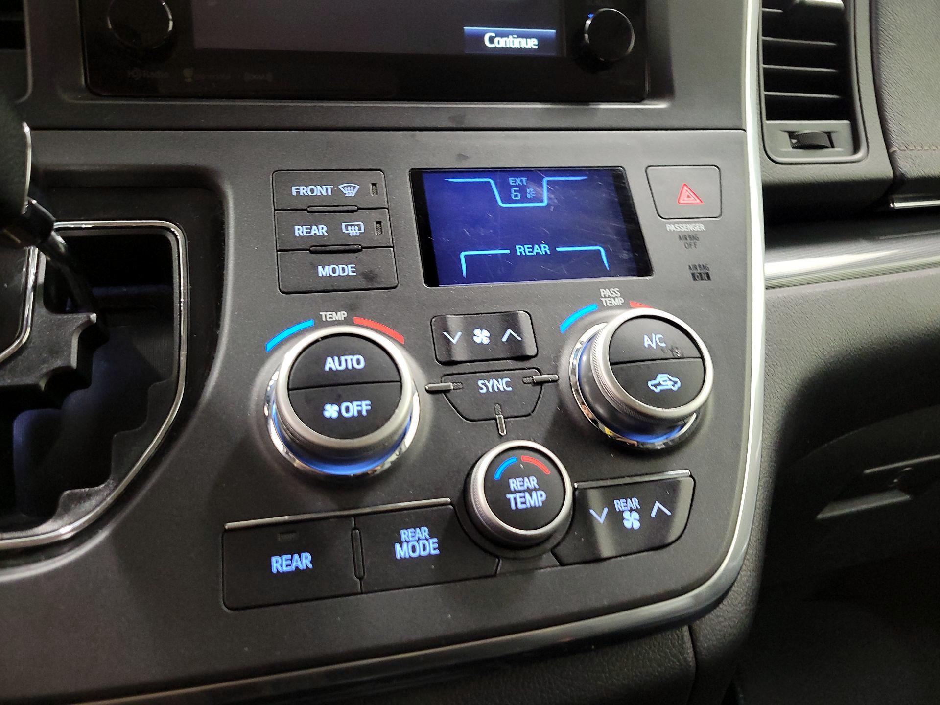 Thumbnail: 2017 Toyota Sienna - 16