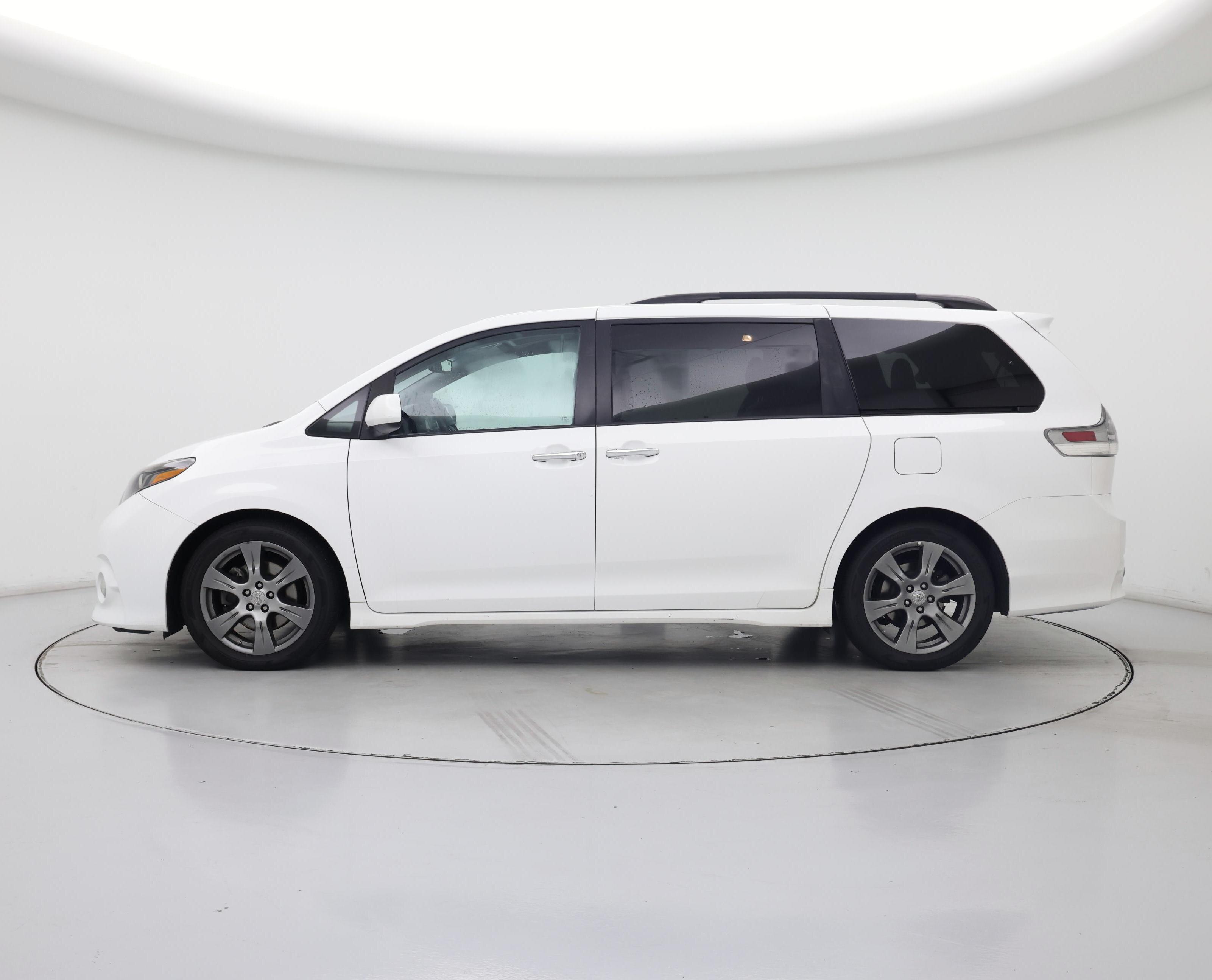 Thumbnail: 2017 Toyota Sienna - 3