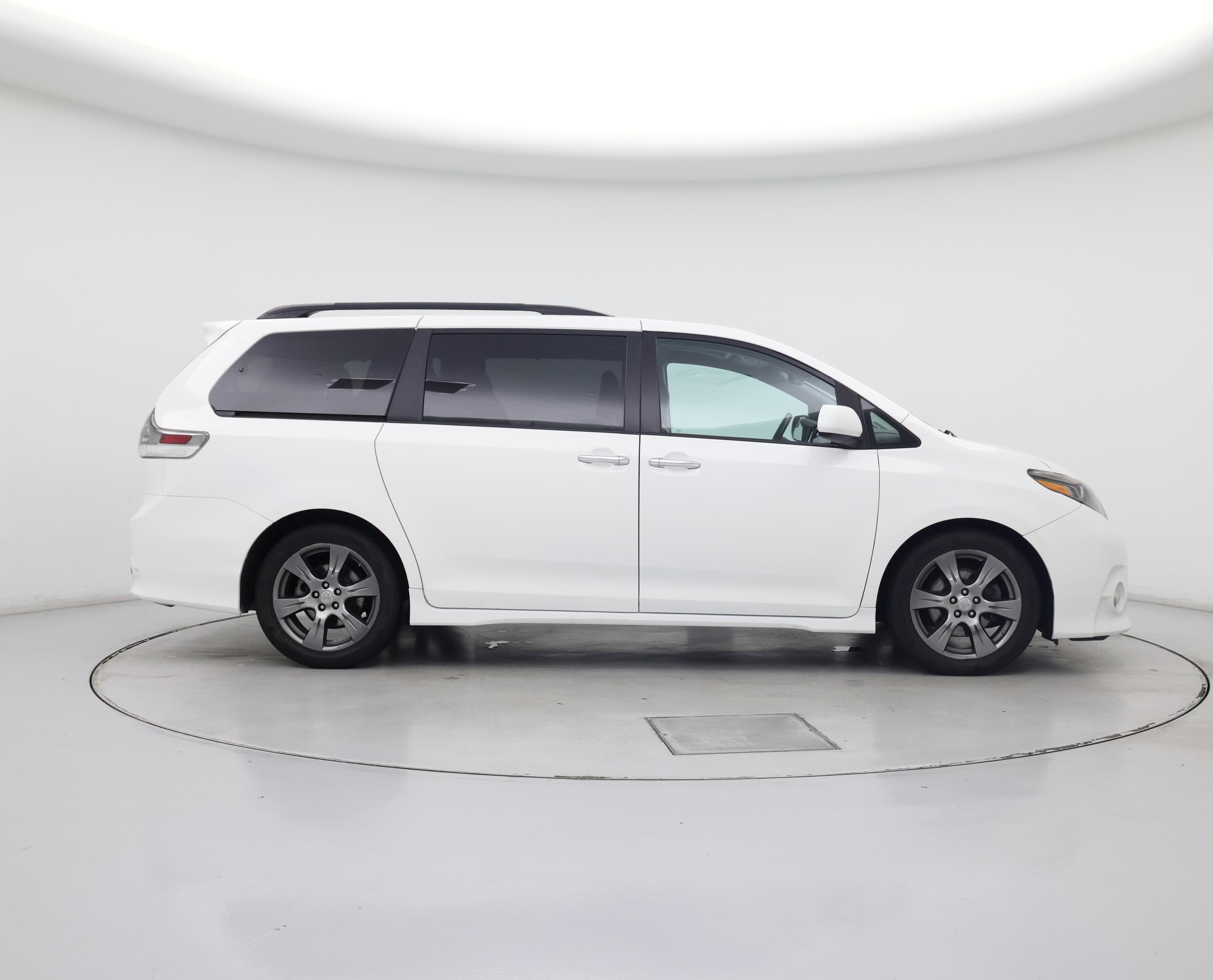 Thumbnail: 2017 Toyota Sienna - 7