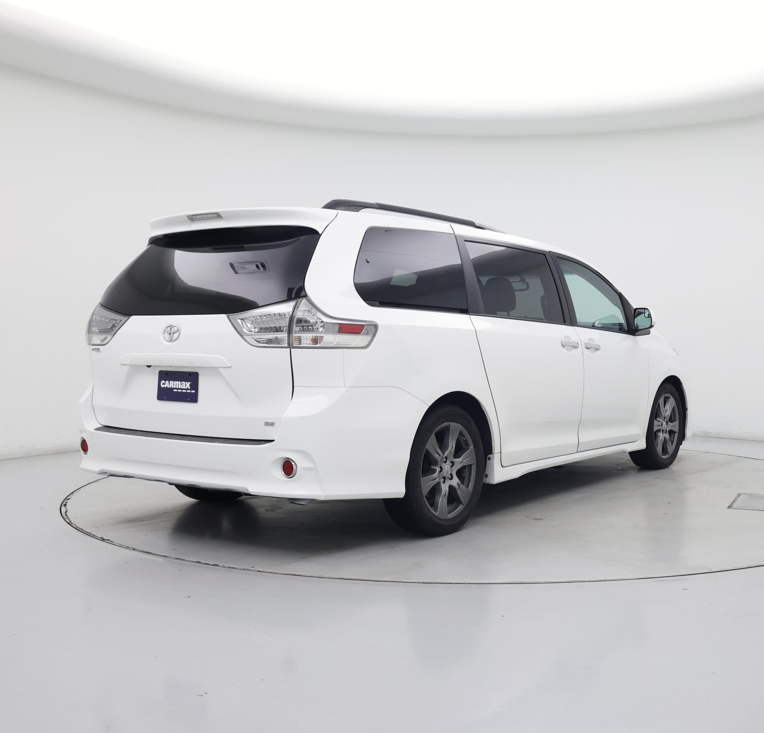 Thumbnail: 2017 Toyota Sienna - 8
