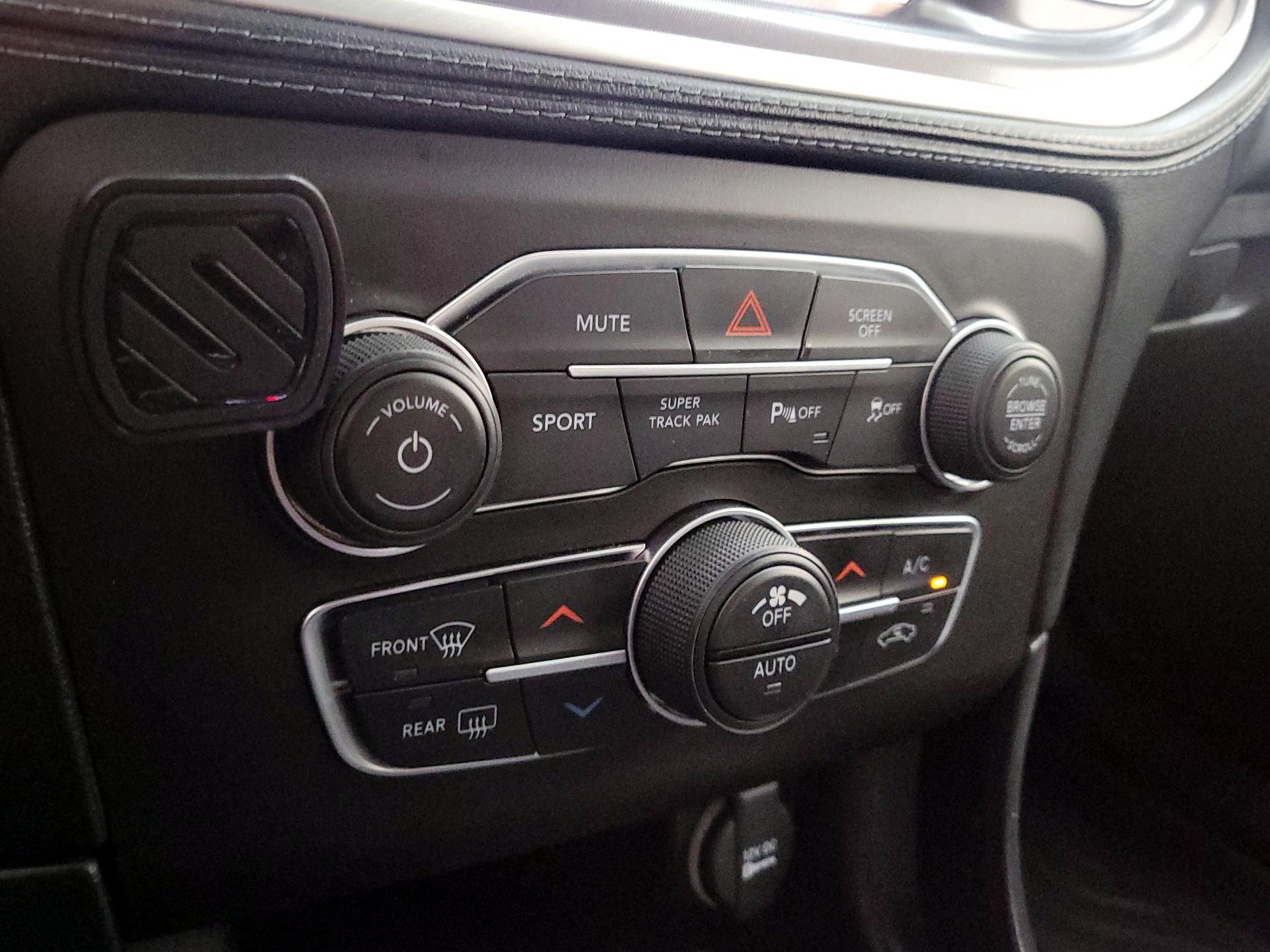 Thumbnail: 2022 Dodge Charger - 17