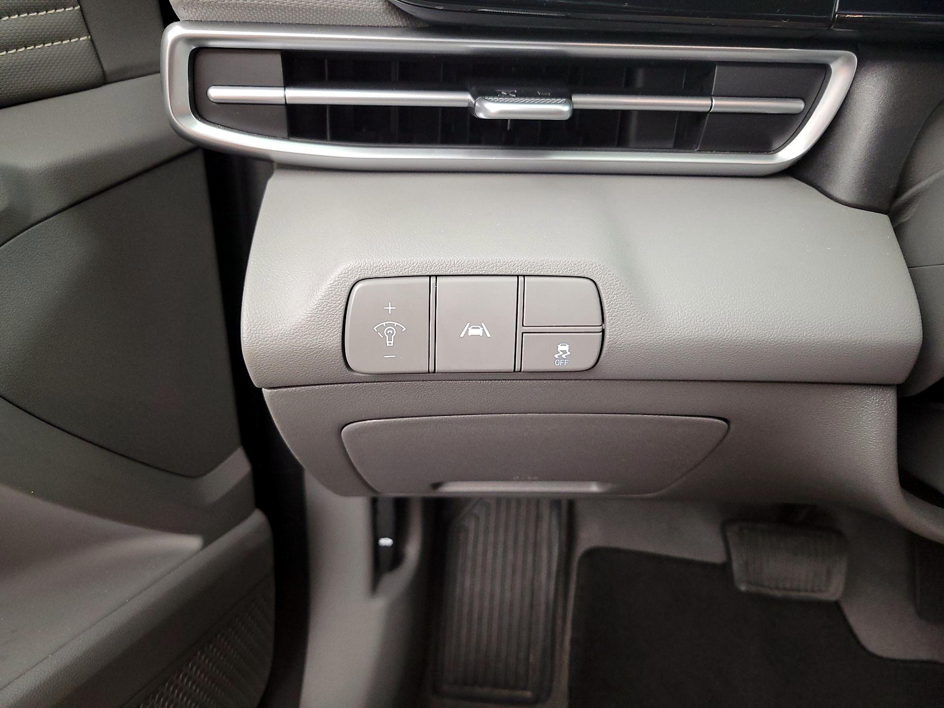 Thumbnail: 2023 Hyundai Elantra - 13