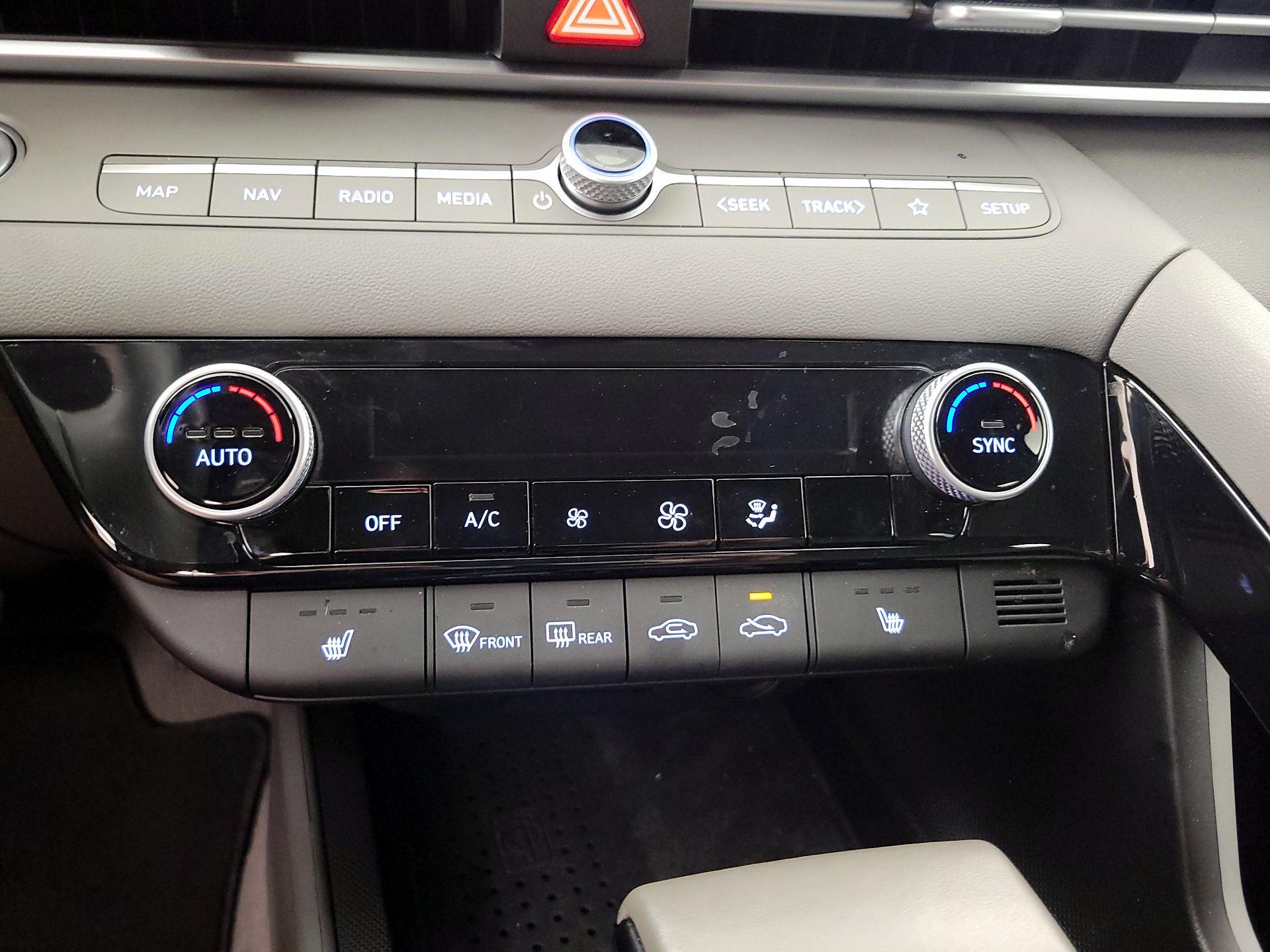 Thumbnail: 2023 Hyundai Elantra - 17