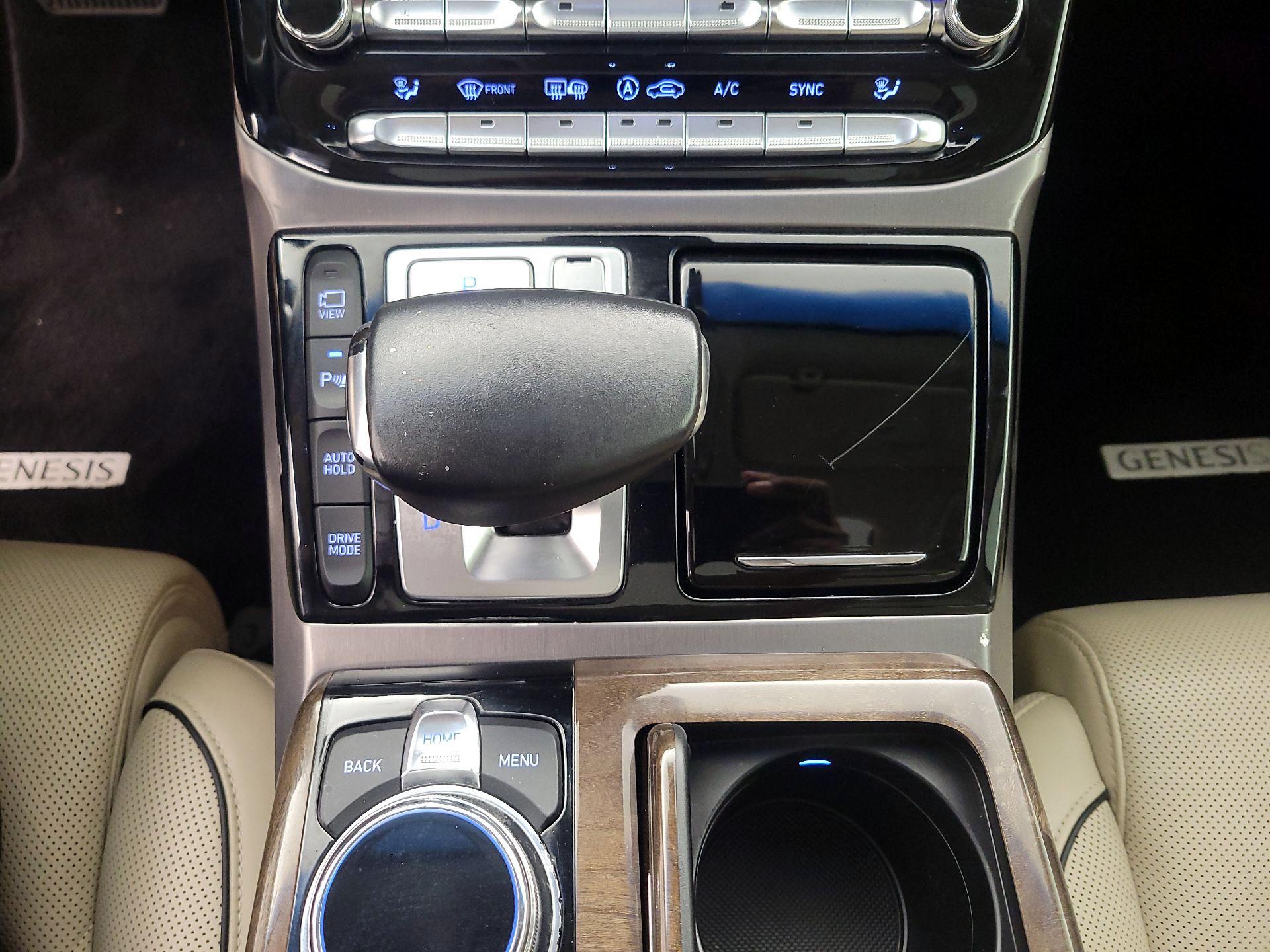 Thumbnail: 2017 Genesis G90 - 18