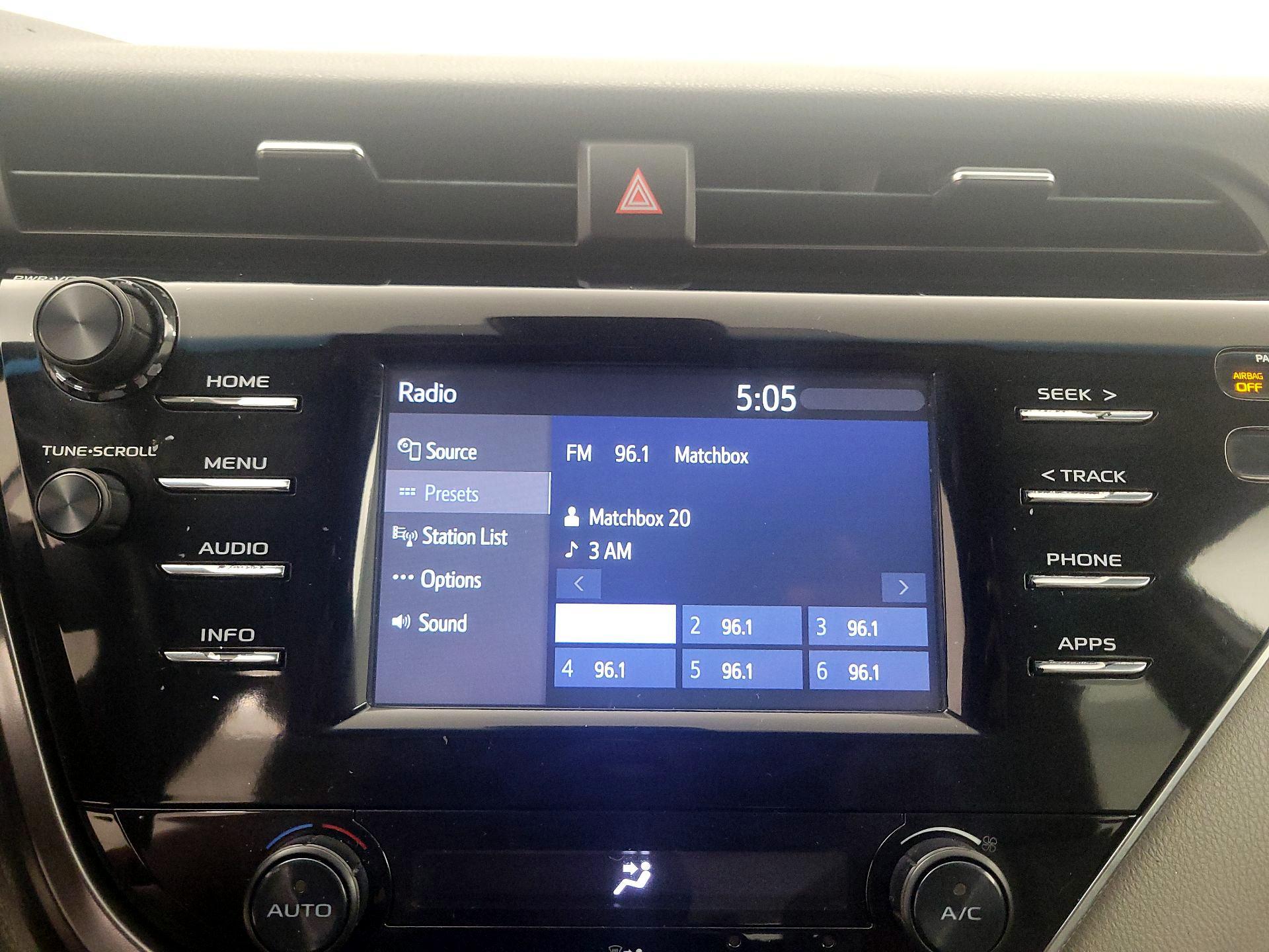 Thumbnail: 2018 Toyota Camry - 15