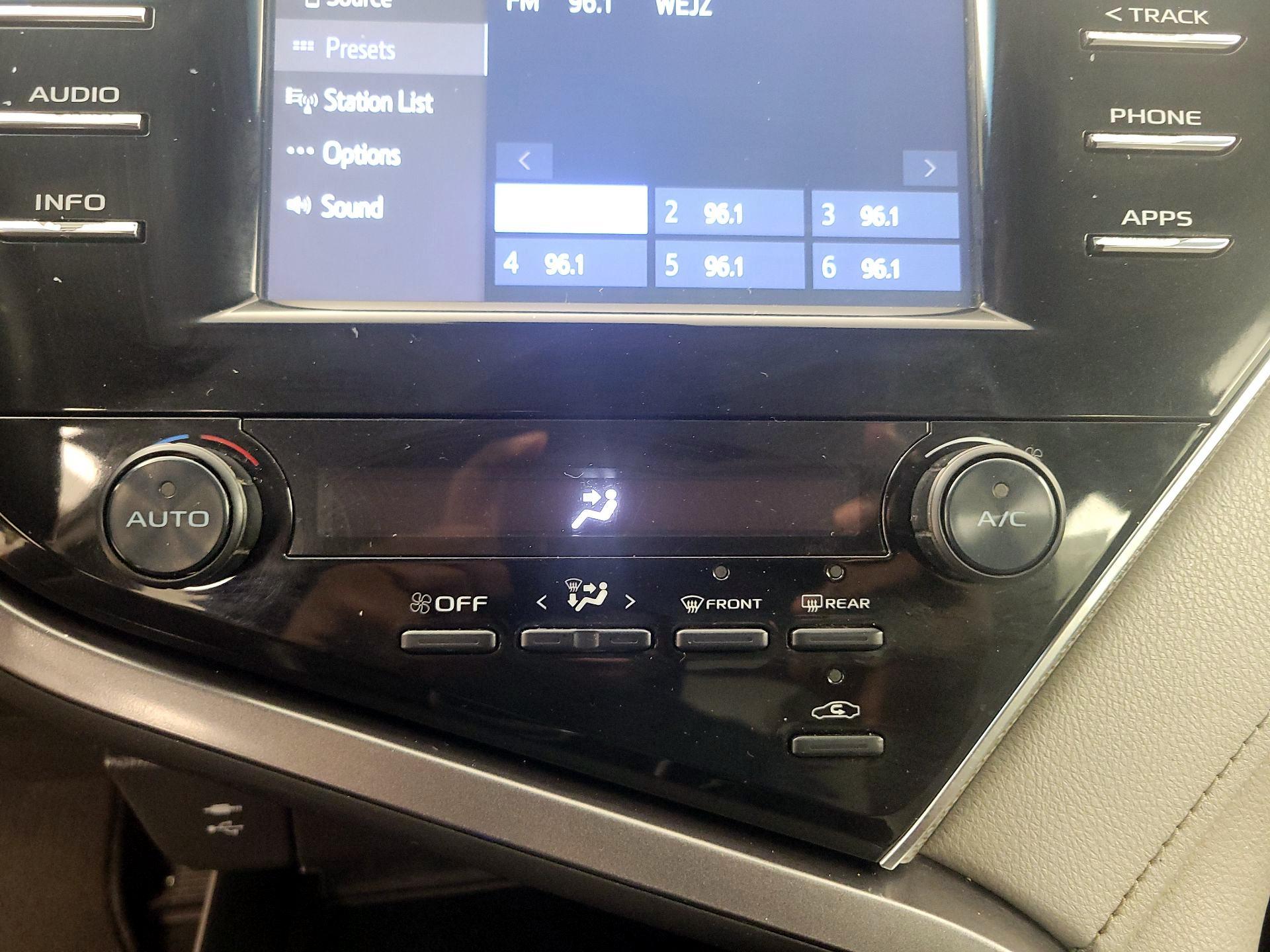 Thumbnail: 2018 Toyota Camry - 16