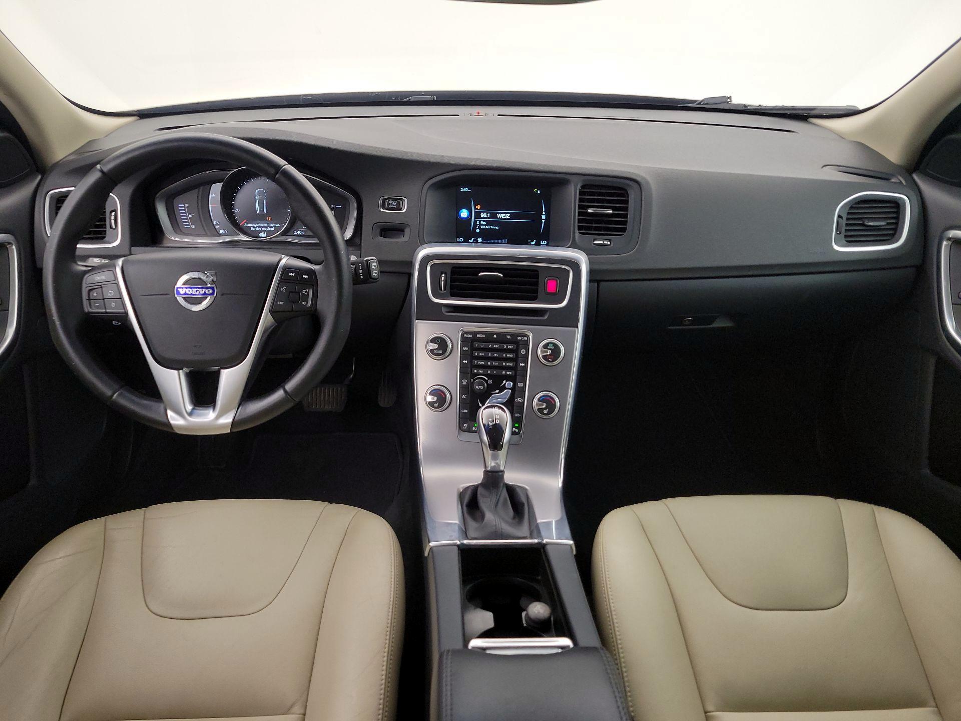 Thumbnail: 2017 Volvo V60 - 9