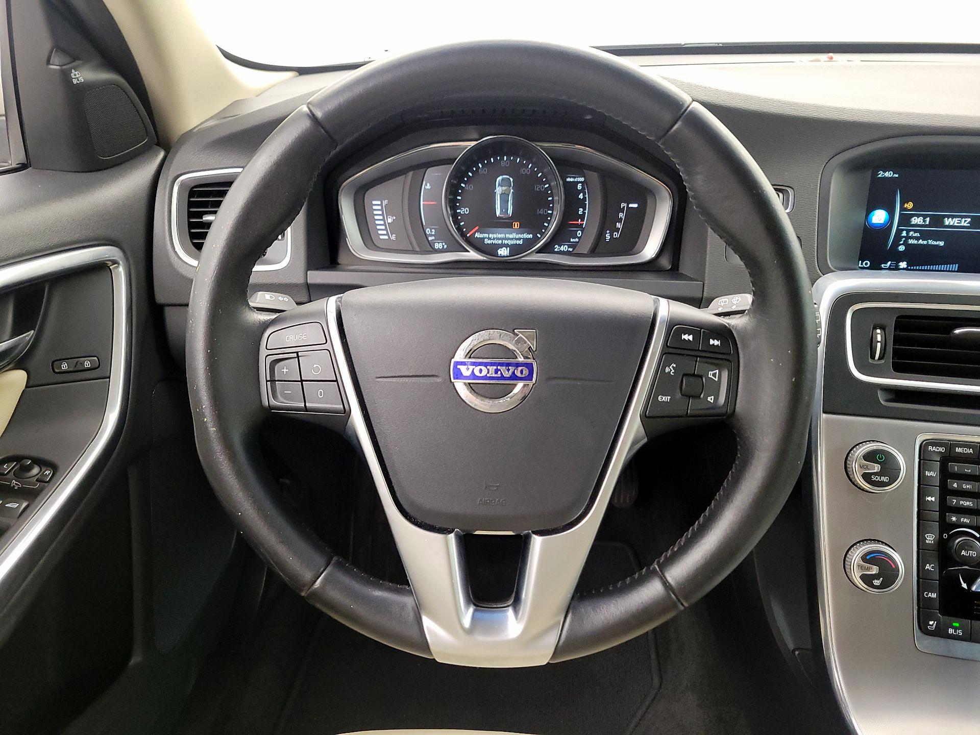 Thumbnail: 2017 Volvo V60 - 10