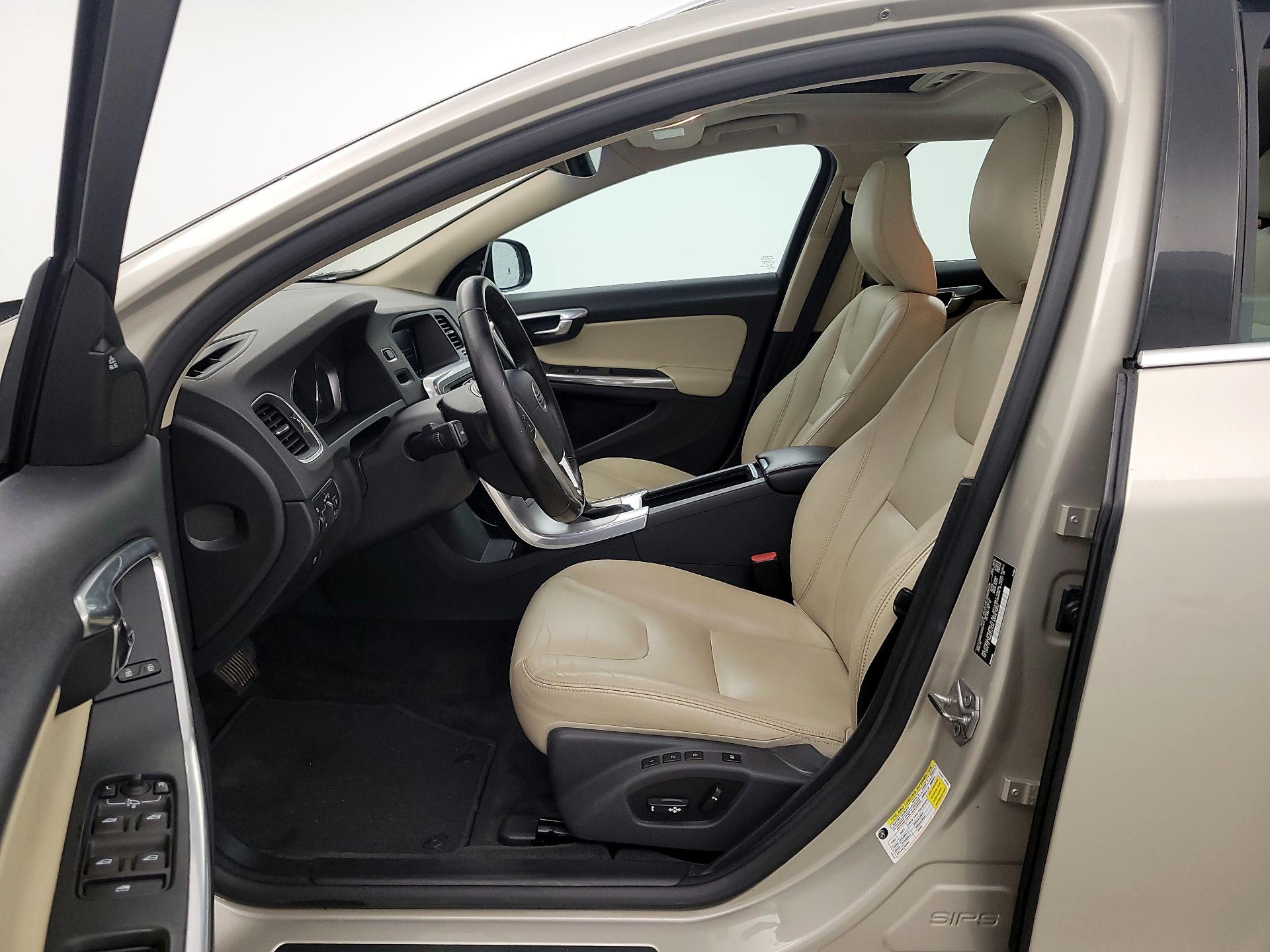 Thumbnail: 2017 Volvo V60 - 11