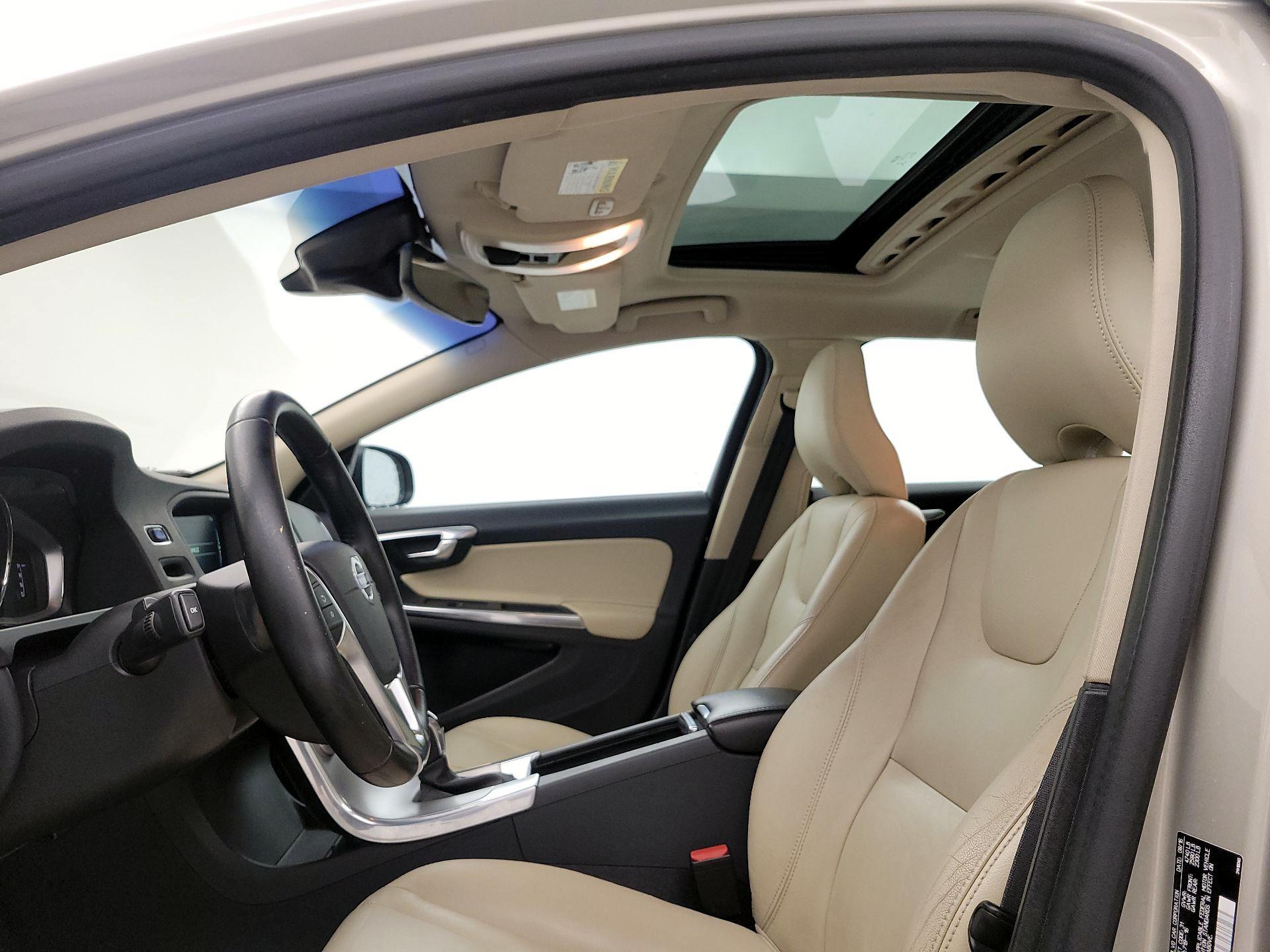 Thumbnail: 2017 Volvo V60 - 19